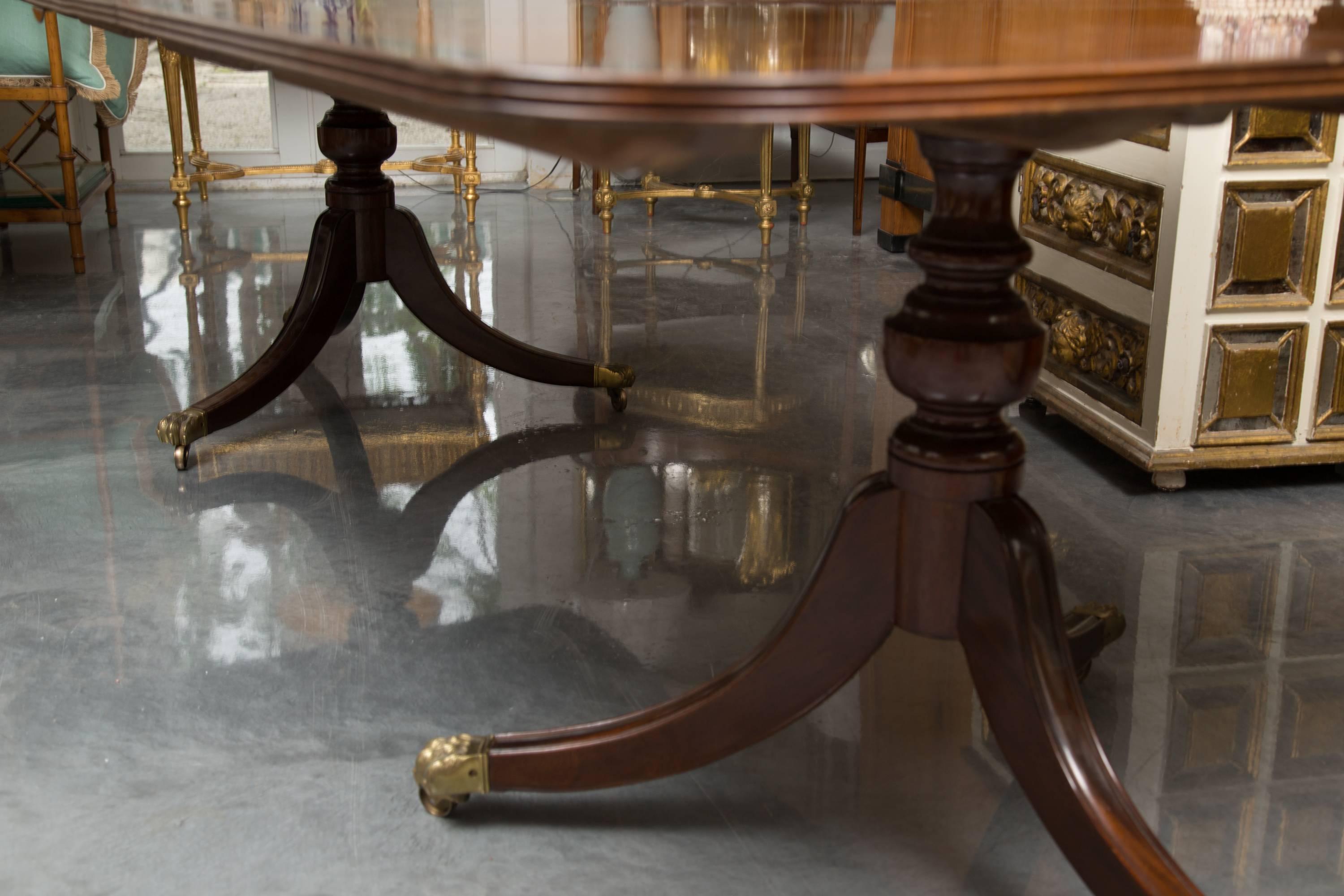 20th Century Fine English Mahogany Pedestal Dining Table