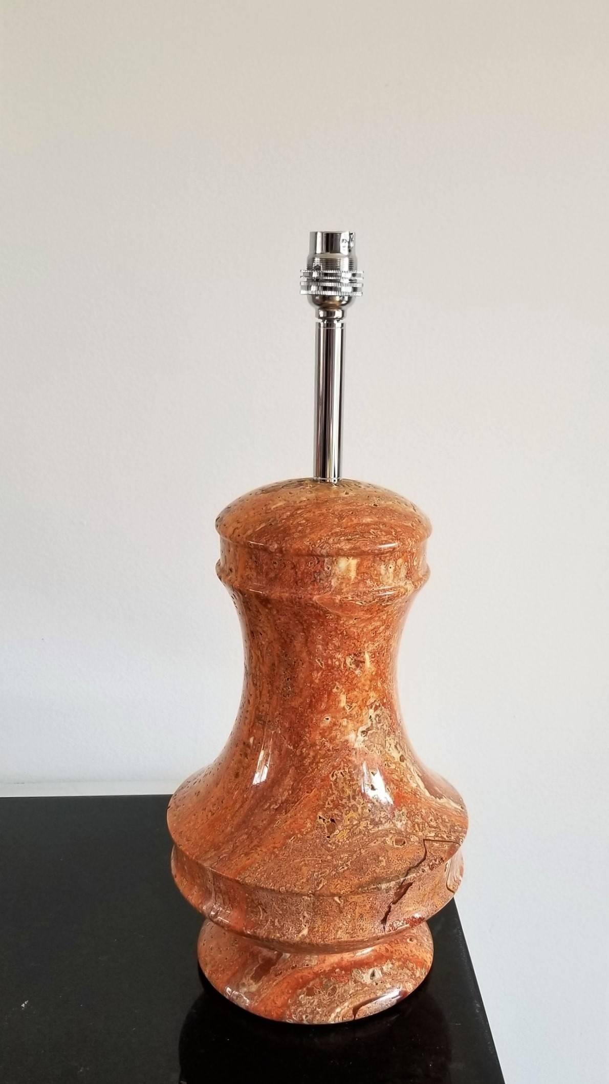 Elegant Red Travertine Table Lamp, France, 1970s In Good Condition In New York, NY