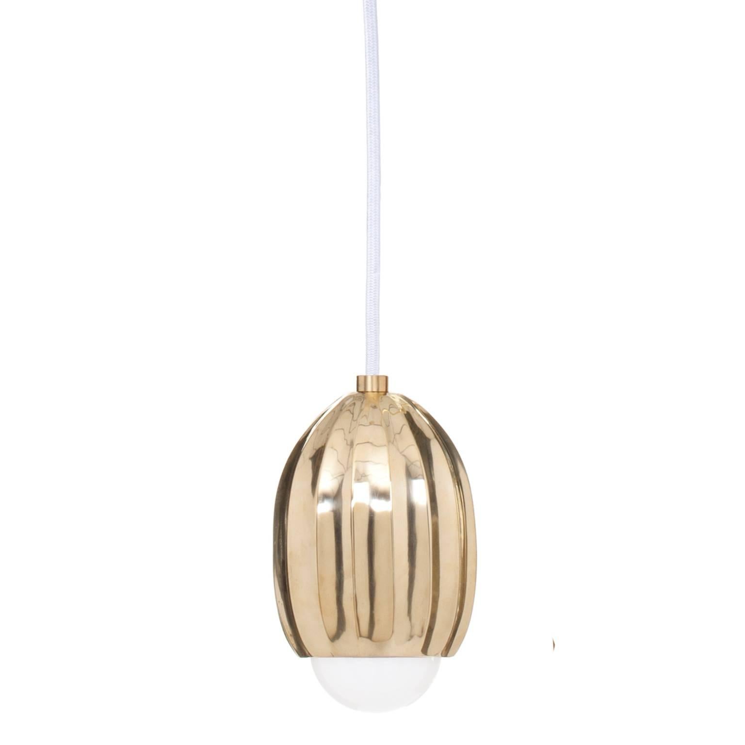 Inspired by blooming buds, lost wax cast by master craftsmen in Tuscany, Italy. 

This listing is for a single polished brass pendant light with white silk cord. For the blackened brass version, or the chandelier version with 2, 4 or 12 stems please