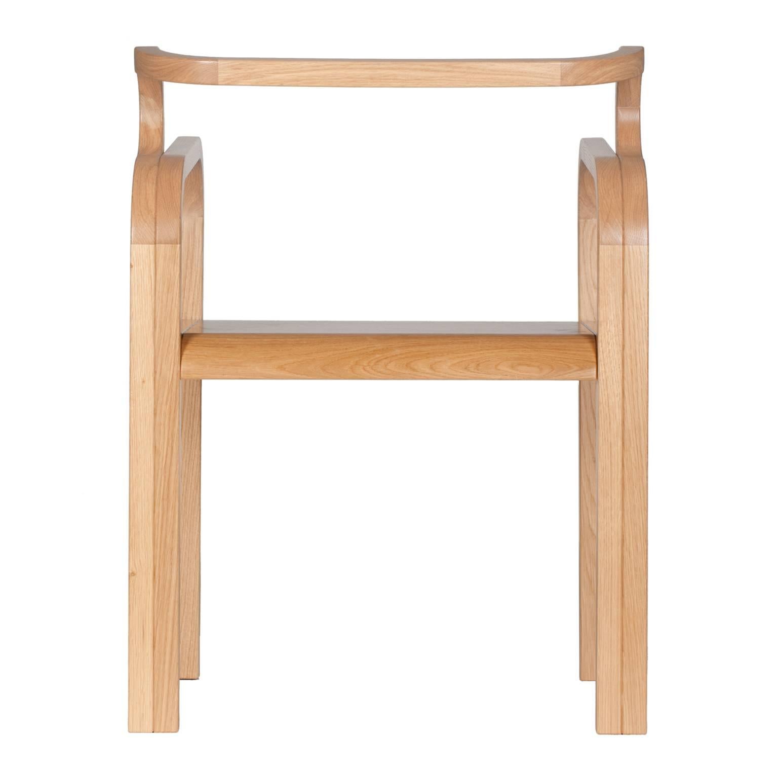 Moderne Chaise de salle à manger Odette avec accoudoirs en bois de chêne massif de Fred&Juul en vente