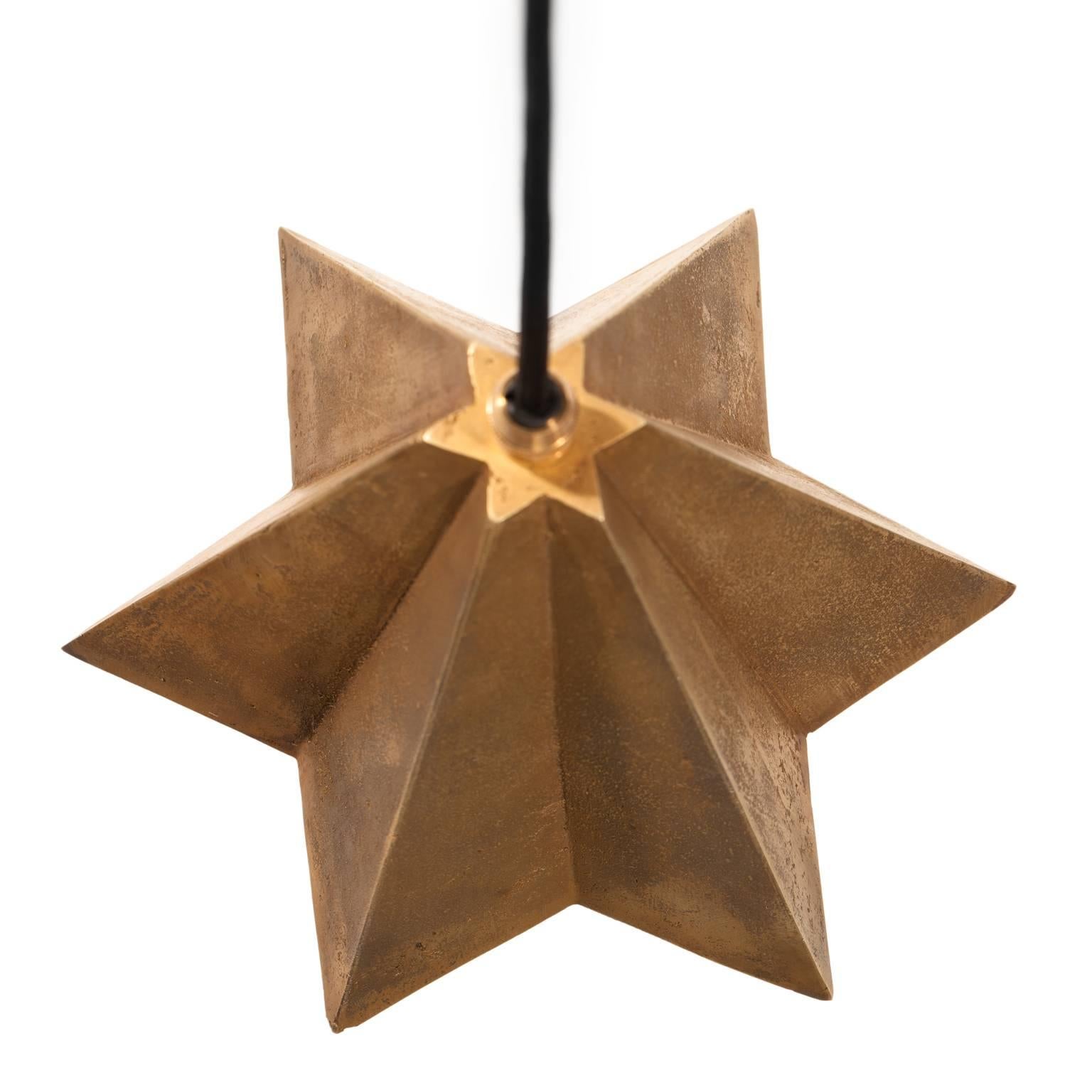 Modern Raffaele Geometric Star-Shaped Wall Bracket Light in Textured Cast Brass For Sale