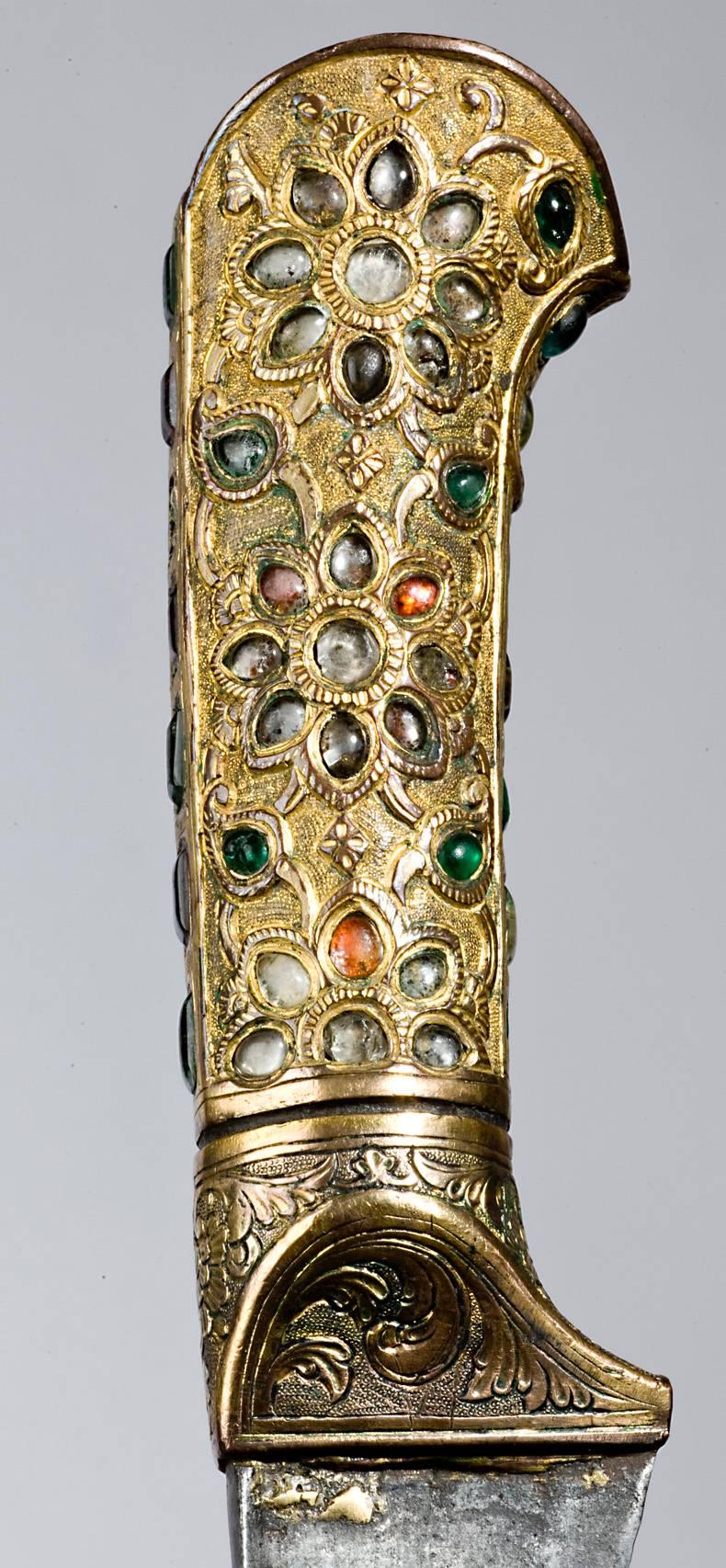 19th Century Mughal Gilt Silver Dagger with Precious Stones In Excellent Condition For Sale In London, GB