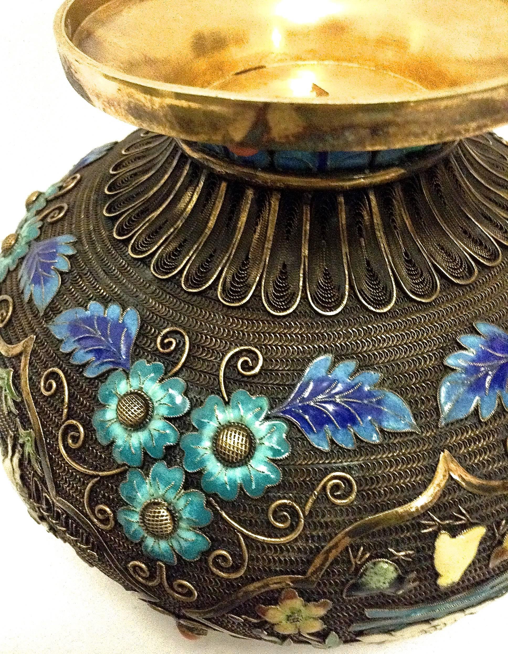 Late 19th Century Chinese Export Gilt-Silver Enamel Box with Blue Floral Design For Sale 2