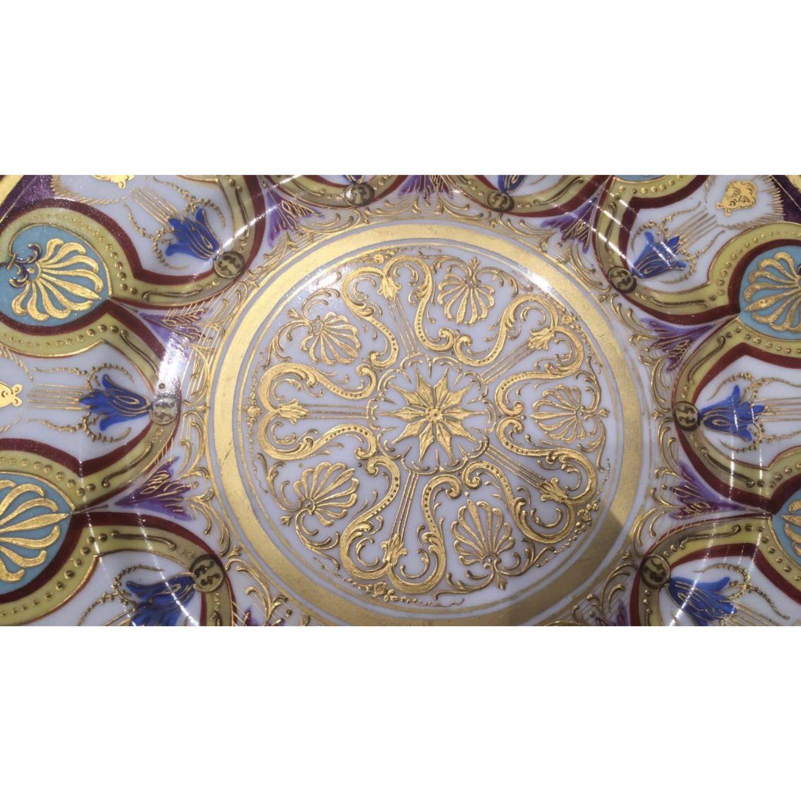 19th century Me Imple de Sevres porcelain plates.

Measure: D 24 cm
H 2 cm.