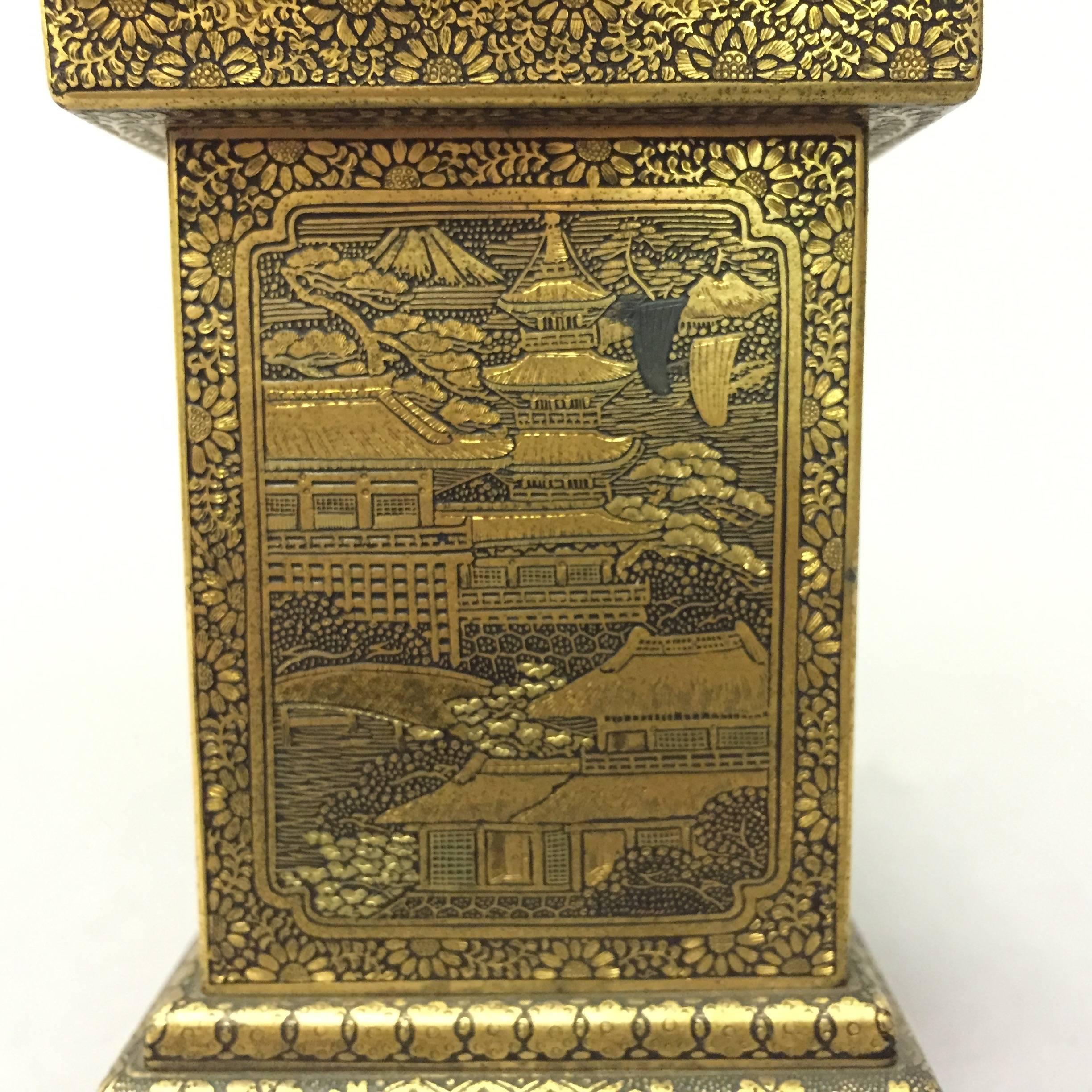 19th Century Japanese Bronze Box with Gold Decoration In Excellent Condition In London, GB