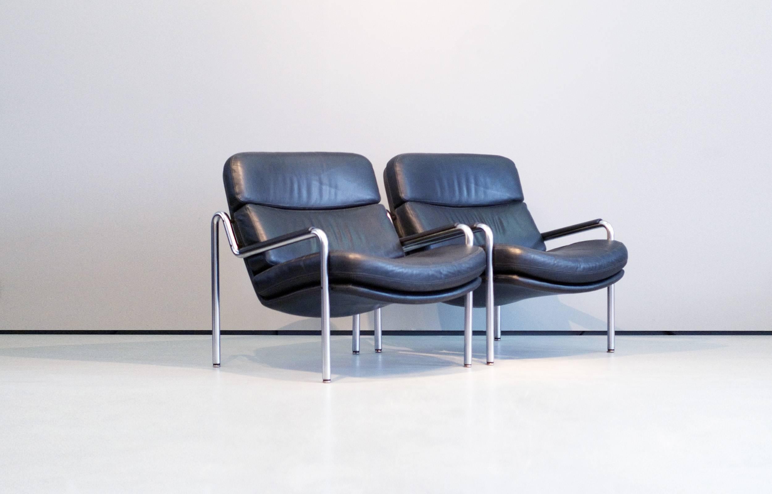 Great pair of Jørgen Kastholm Easy Armchairs produced by Kusch GmbH, Germany in the 1970s. Black leather and matte chromed aluminium. Very comfortable and minimalistic, beautiful details.

Very good and perfect condition with minimal wear due to
