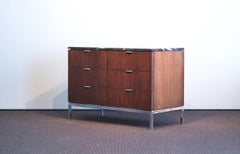 Meuble à tiroirs en noyer et marbre Florence Knoll Sideboard by Knoll Int.