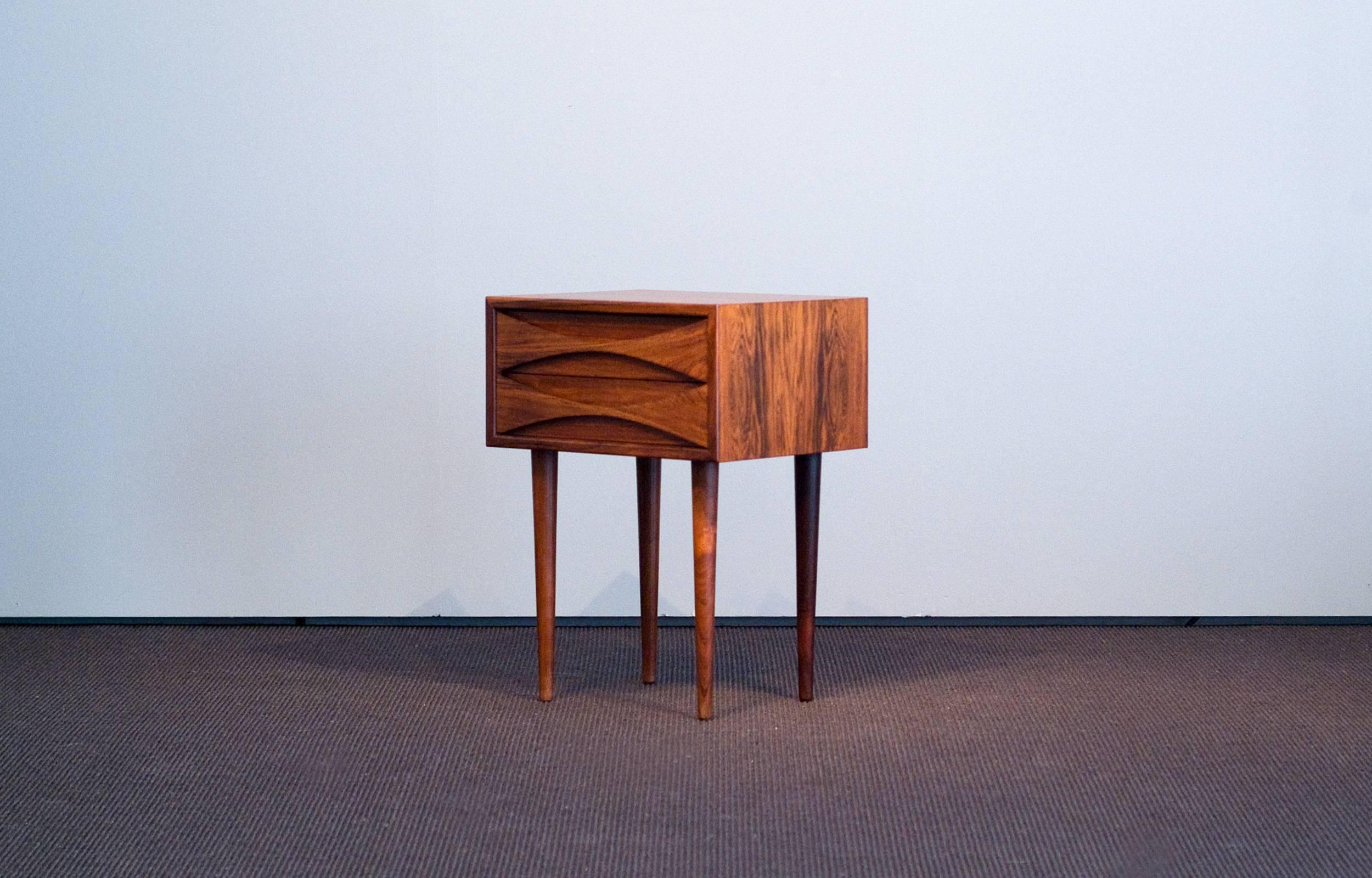 Rare and wonderful small chest of drawers designed by Arne Vodder and made by Sibast, Denmark. Highly figuered / grained rosewood.

Perfect condition with only one small 
