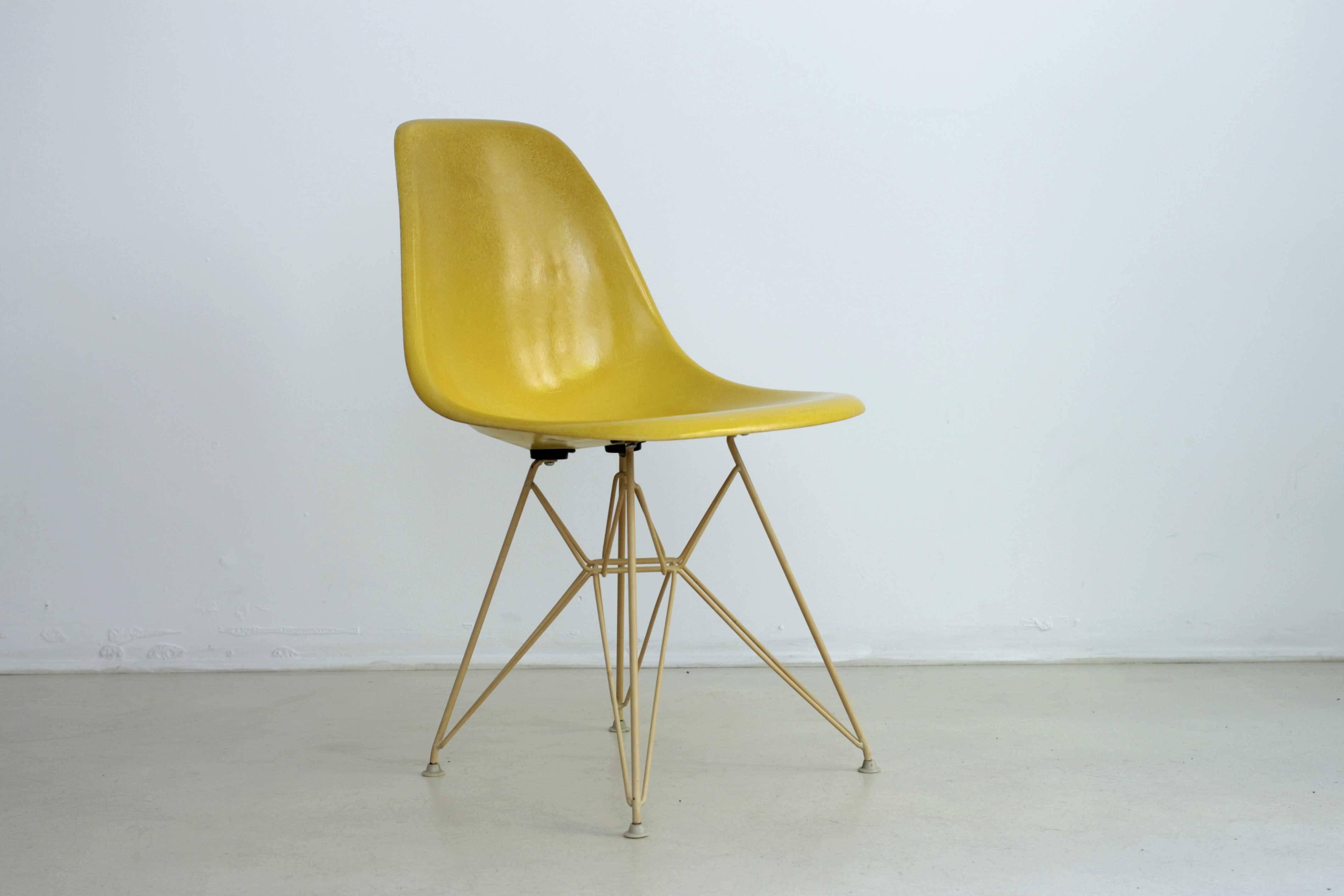 Mid-Century Modern Set of Four DSR Chairs by Charles & Ray Eames, 1960 For Sale