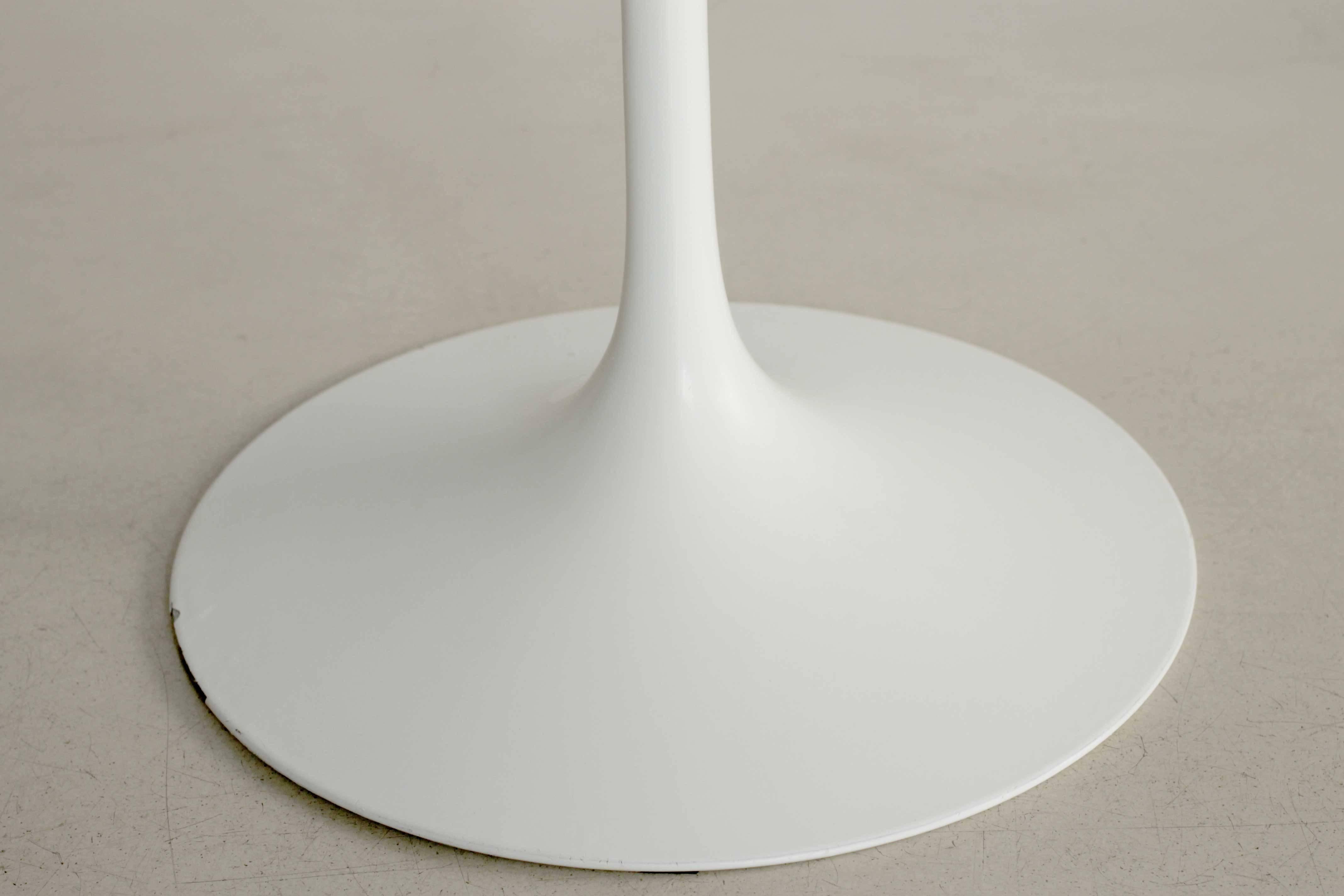 Mid-Century Modern Vintage Eero Saarinen Table and Chairs Set for Knoll International For Sale