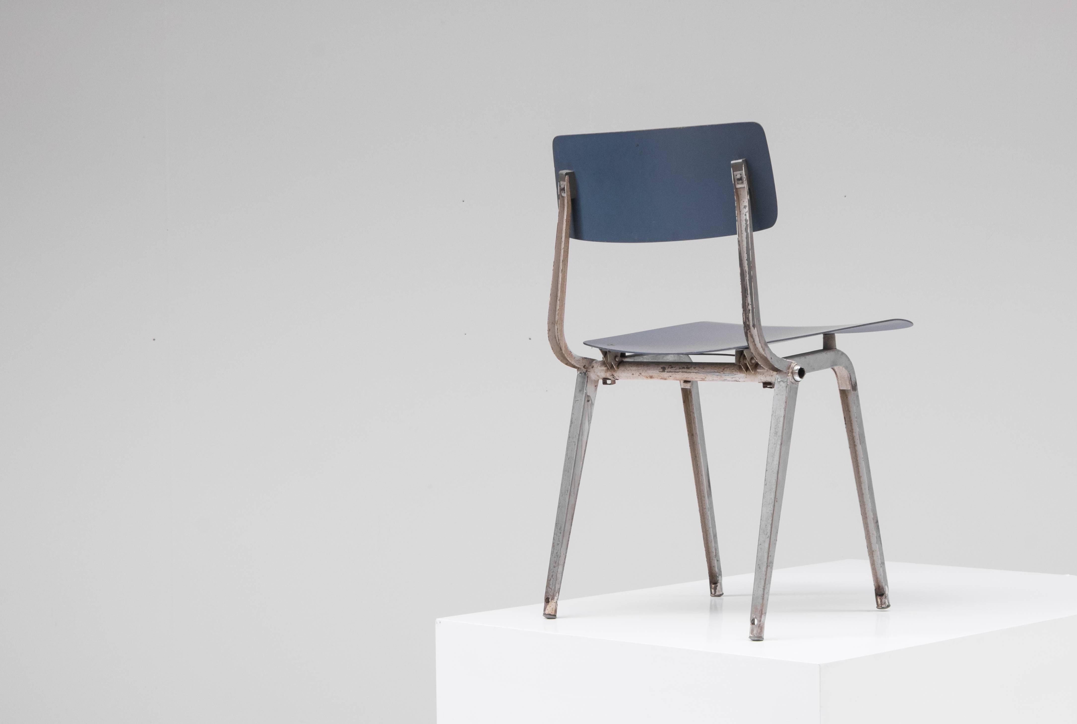 Mid-Century Modern Foldable Revolt Chair by Friso Kramer for Ahrend de Cirkel, 1950s, Dutch For Sale