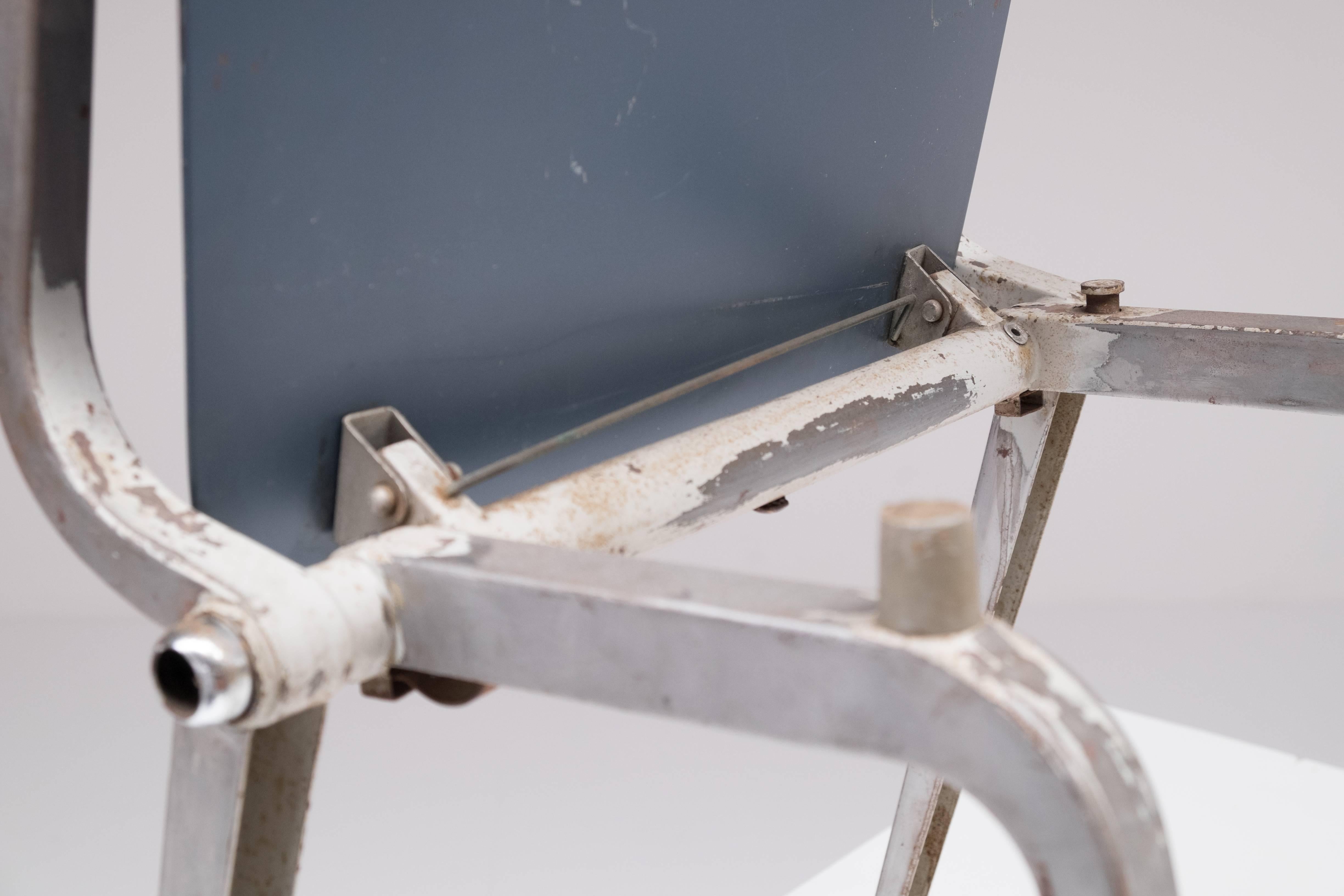 Foldable Revolt Chair by Friso Kramer for Ahrend de Cirkel, 1950s, Dutch For Sale 1
