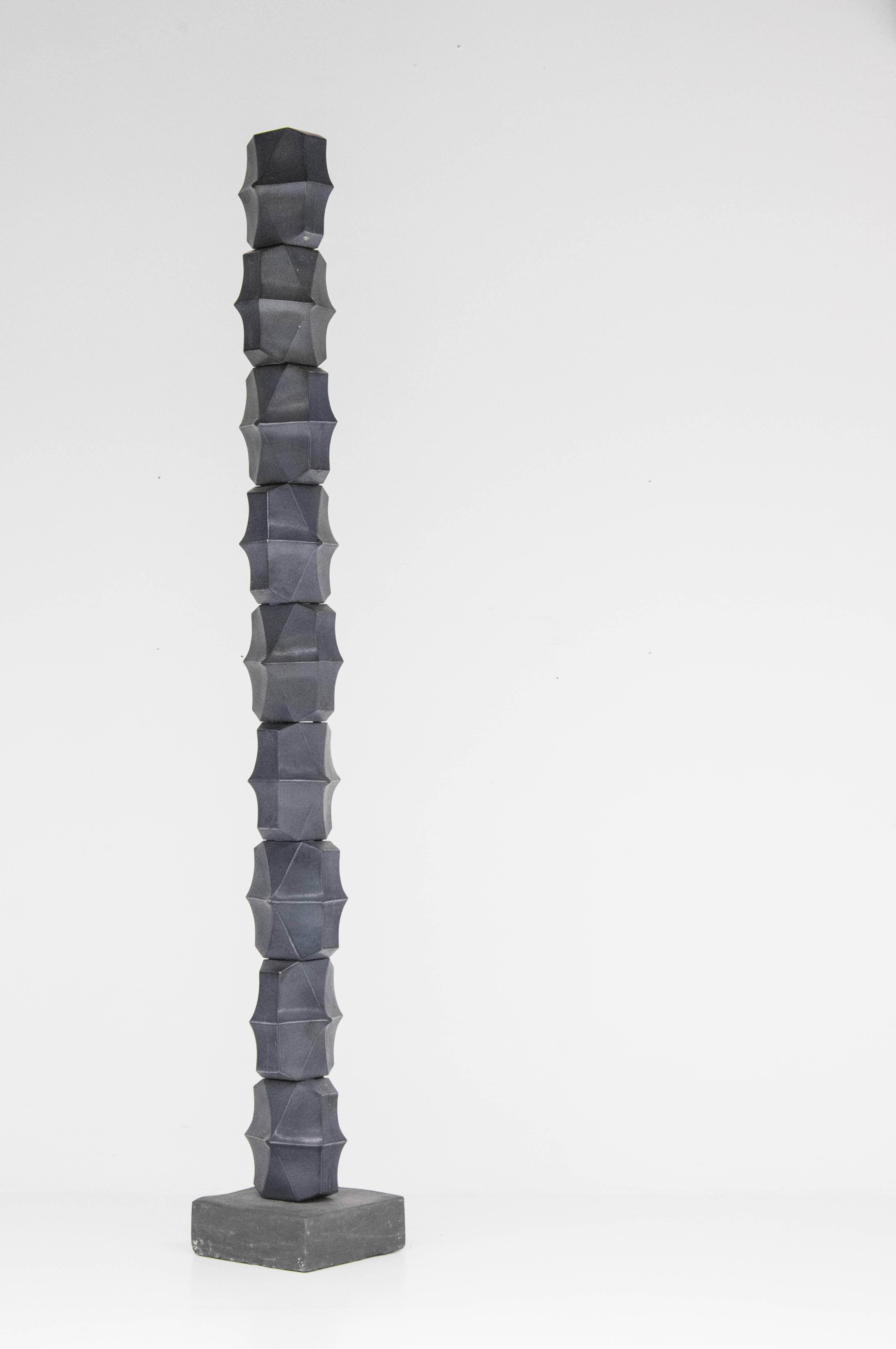 A large and impressive ceramic TOTEM sculpture by Belgo-Italian artist Mirko Orlandini, circa 1950.

Nine ceramic elements, mounted and centered on a concrete square foot.

H225cm.