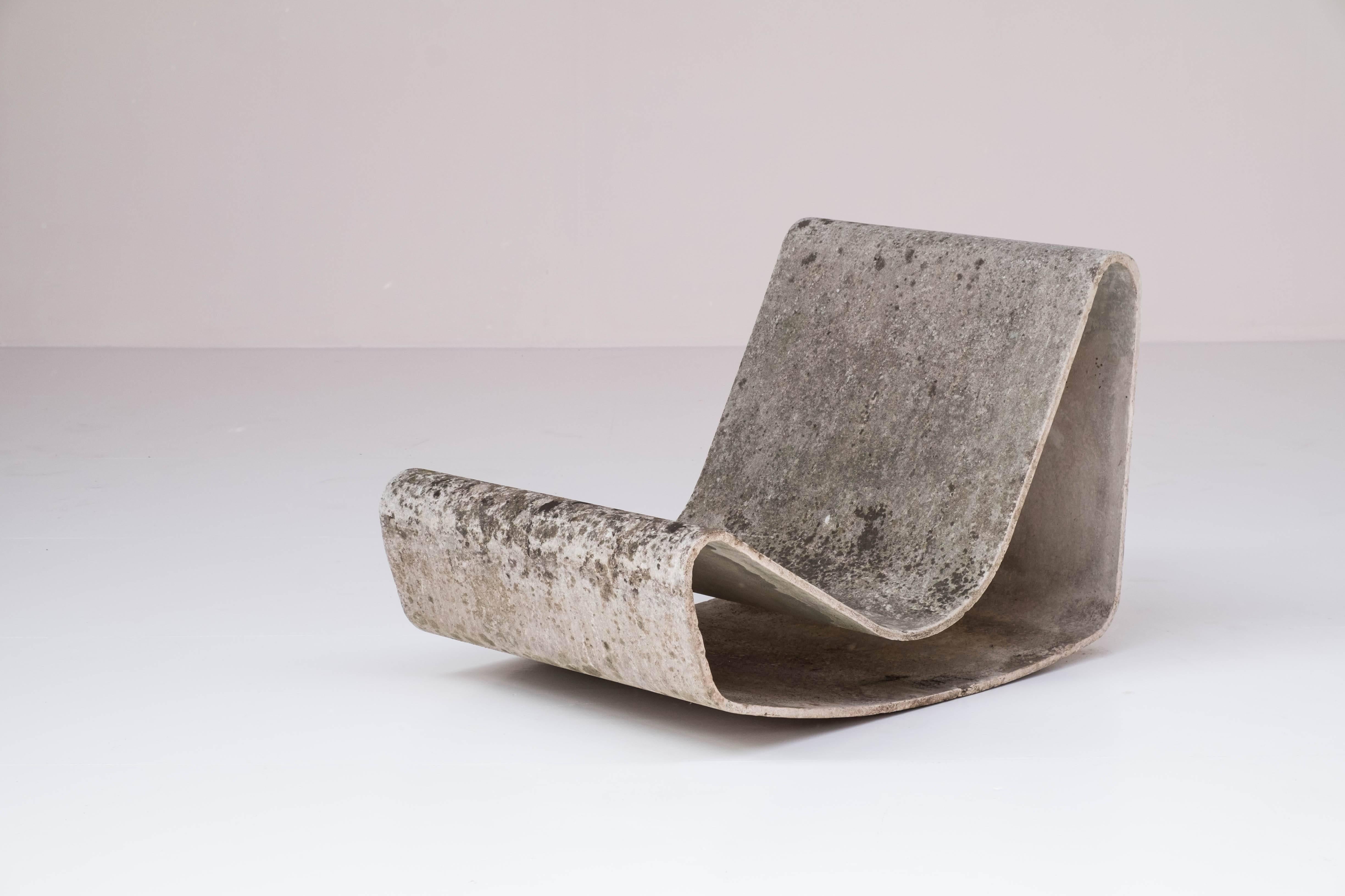 Concrete, outdoor loop chair by Swiss designer Willy Guhl produced in the 1960s. In good condition with a nice patina.