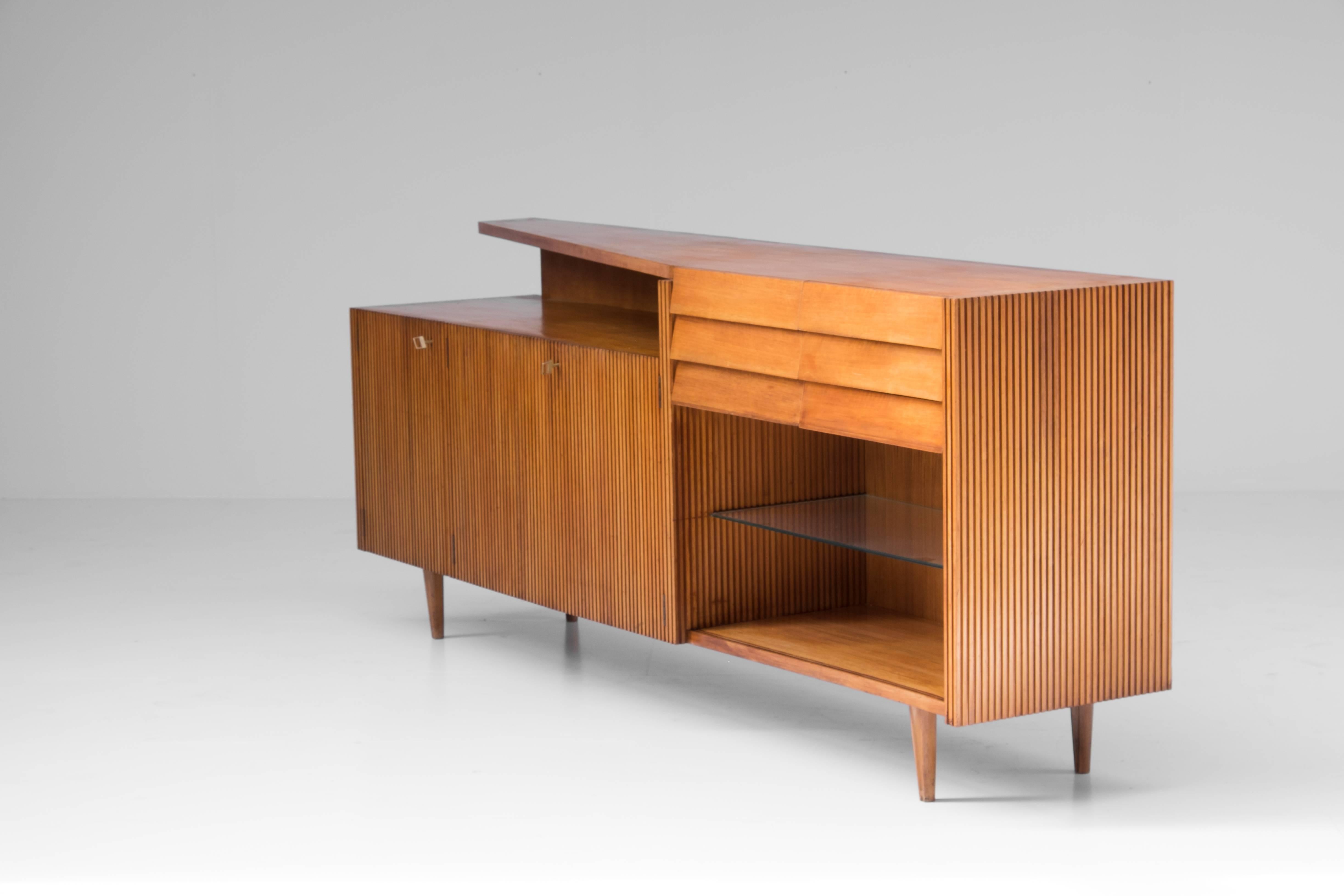 Italian Sideboard in Pearwood, 1950s In Good Condition For Sale In Bruges, West-Flanders