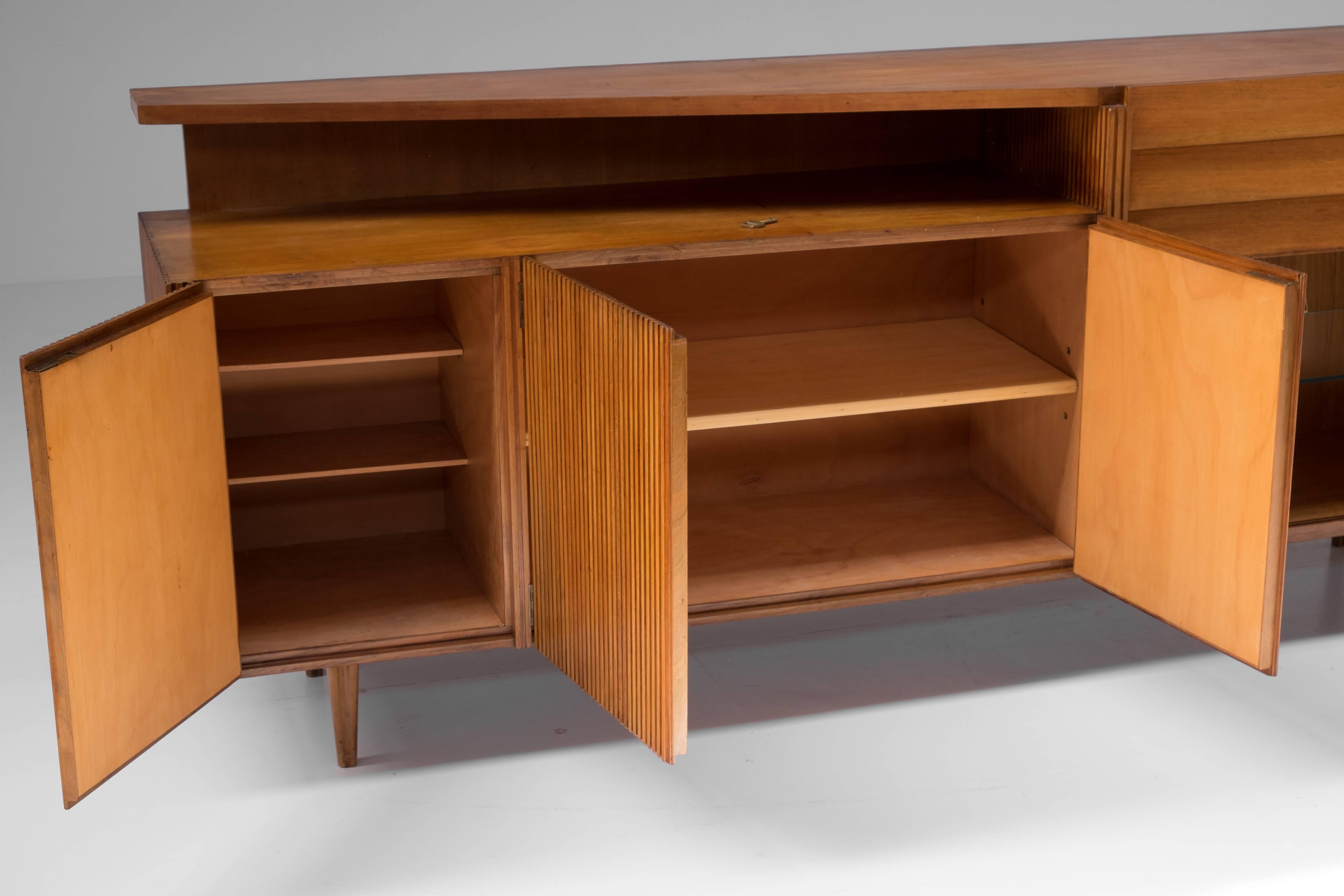 Italian Sideboard in Pearwood, 1950s For Sale 4