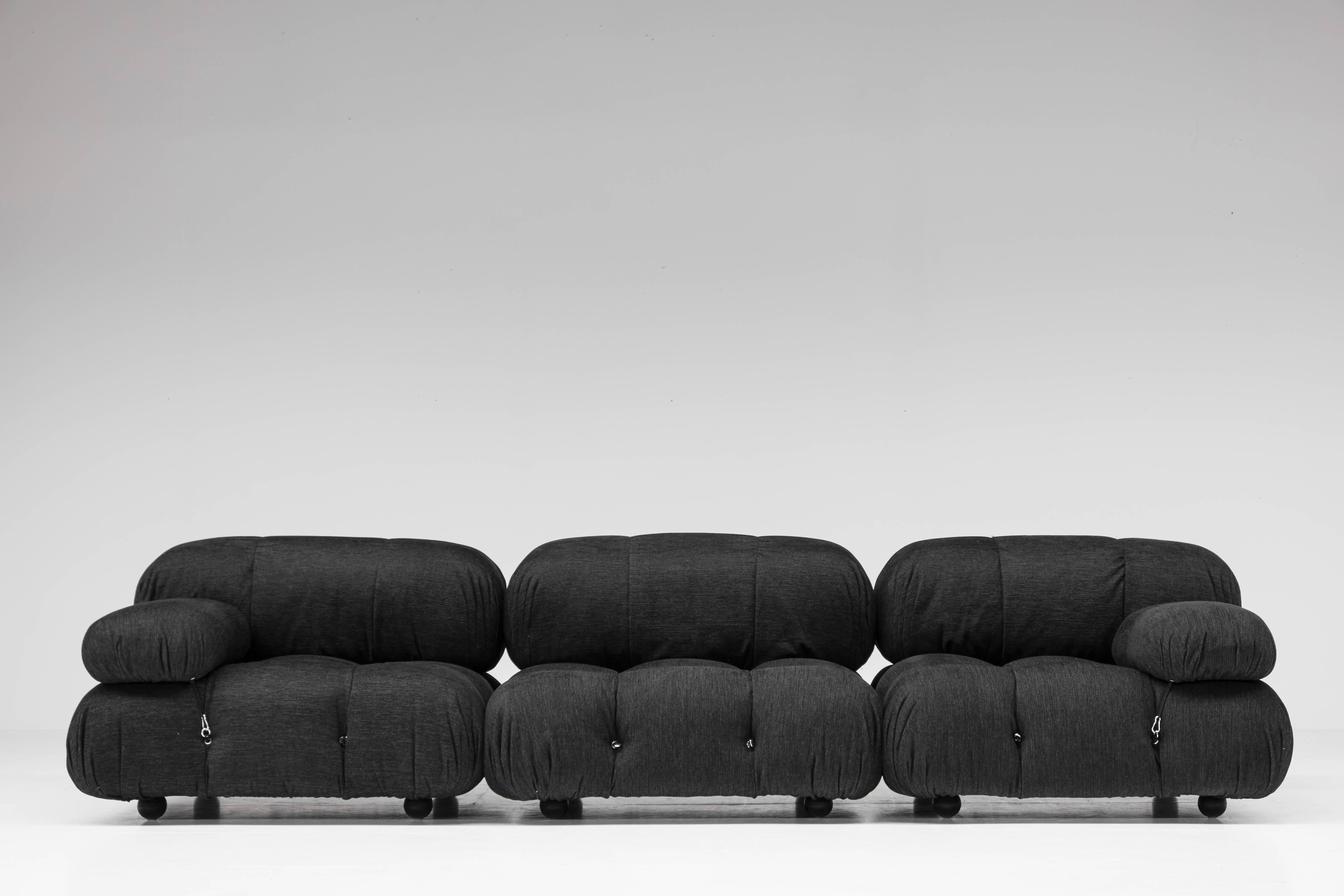 Three-piece Camaleonda sofa by Mario Bellini for the early C&B Italy (Before B&B). Reupholstered with original labels on the bottom. 
This three sectional edition with two armrests and three backrests can be freely modulated according to