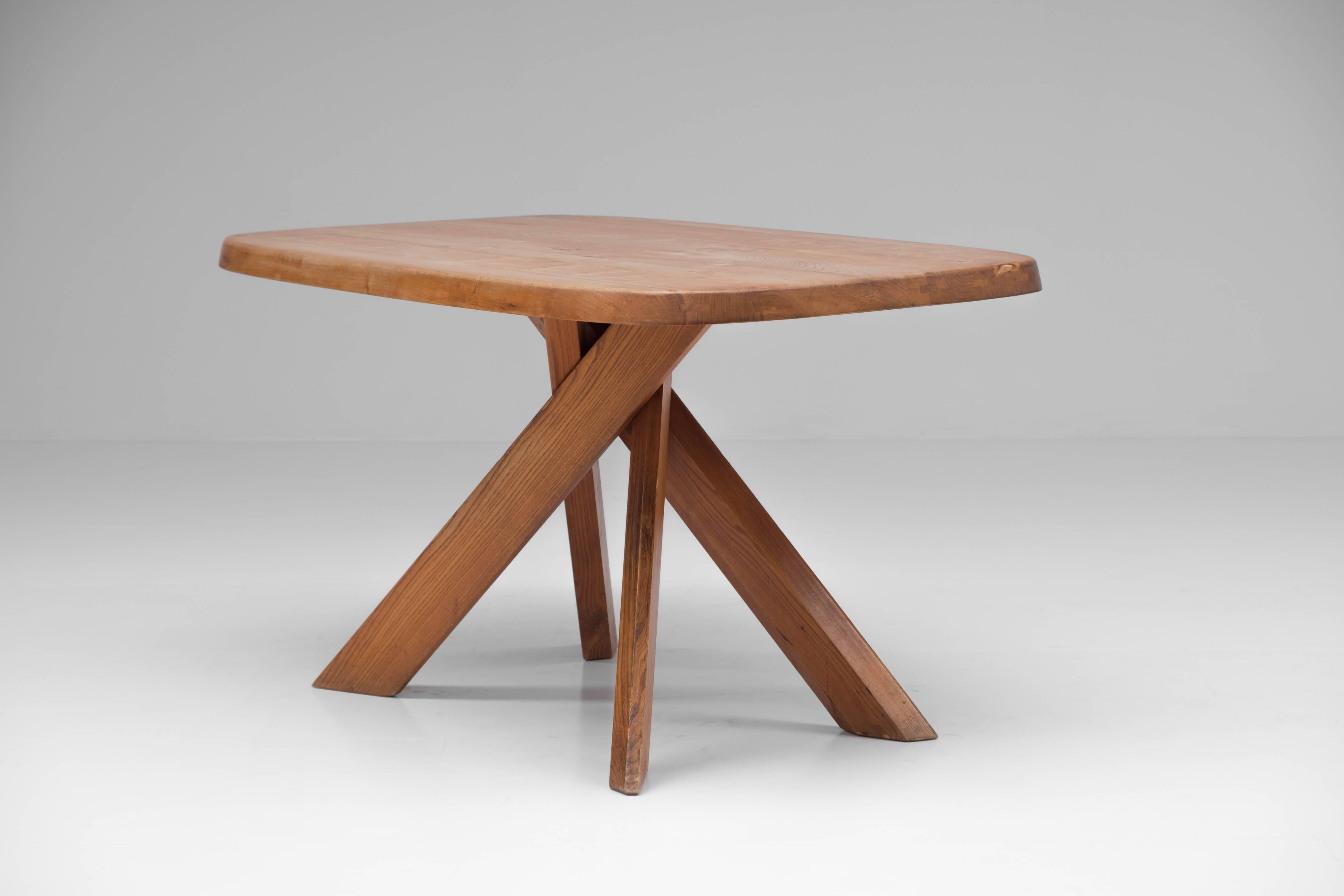 Nicely patined T35-A table by French designer Pierre Chapo for Seltz. 
In solid French elm, early 1970s.
 
