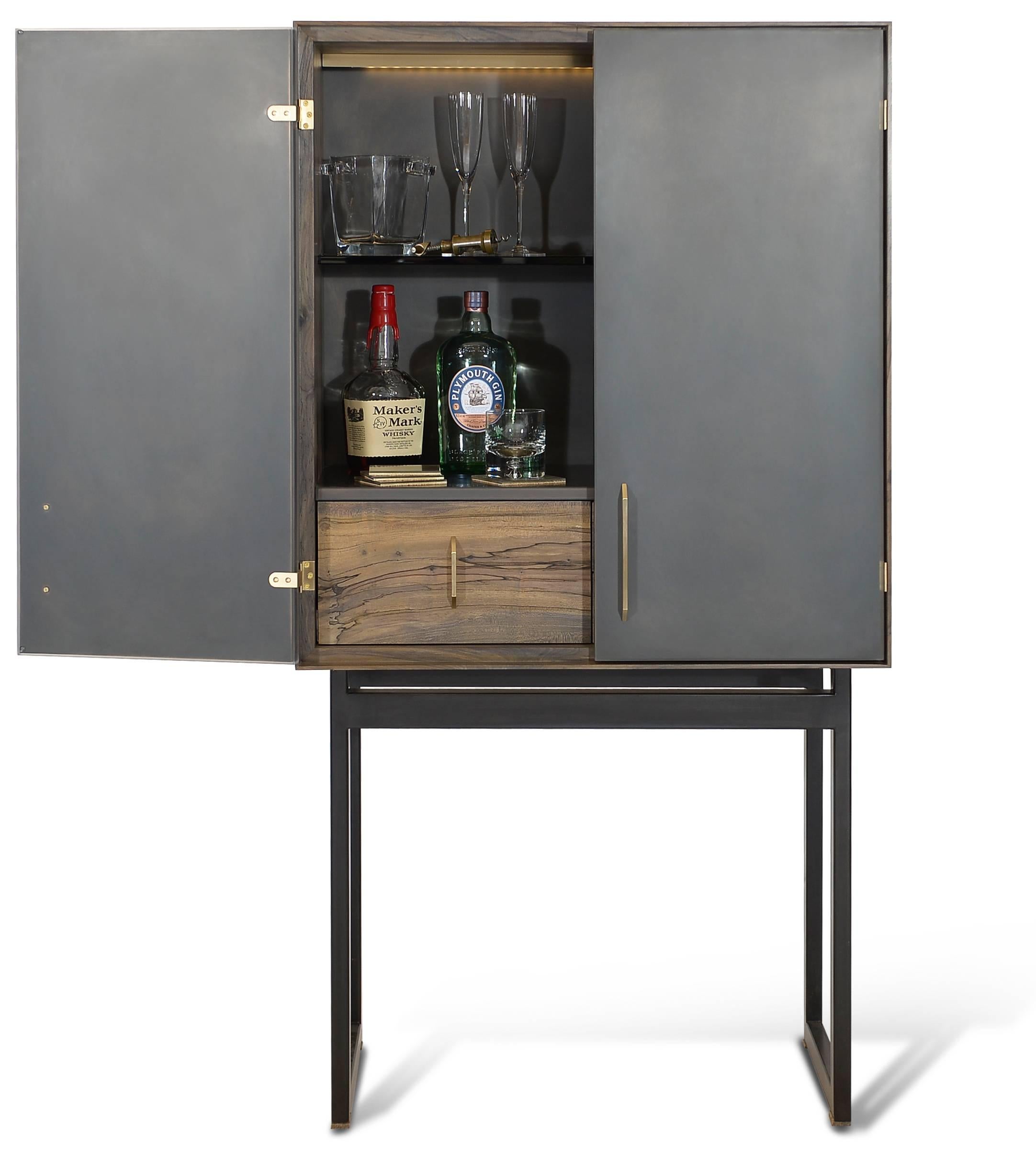 Moderne Bar gothique personnalisable en bois, métal et résine  en vente