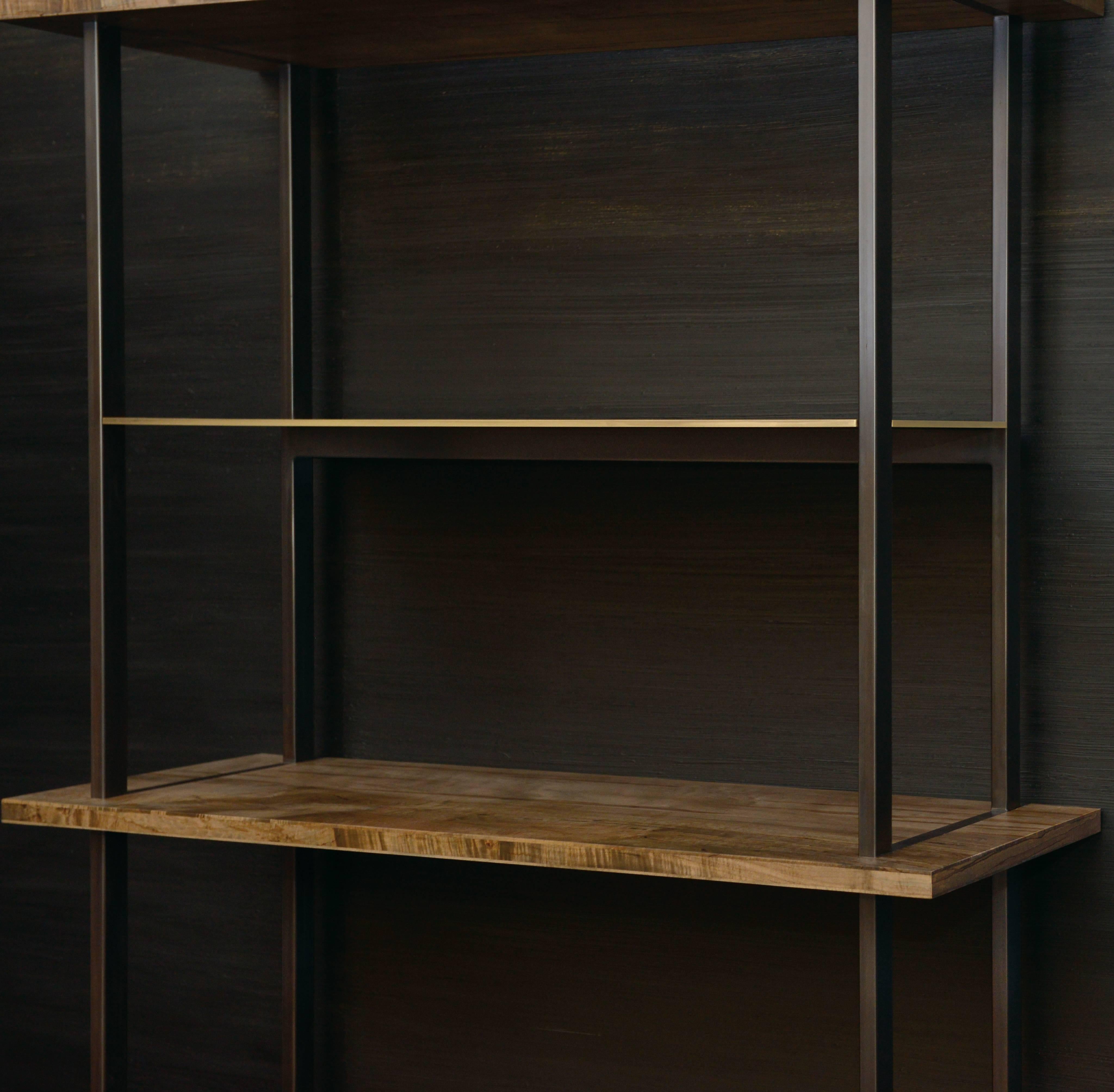 Gotham-Bücherregal – anpassbar aus Holz und Metall im Zustand „Neu“ im Angebot in Brooklyn, NY