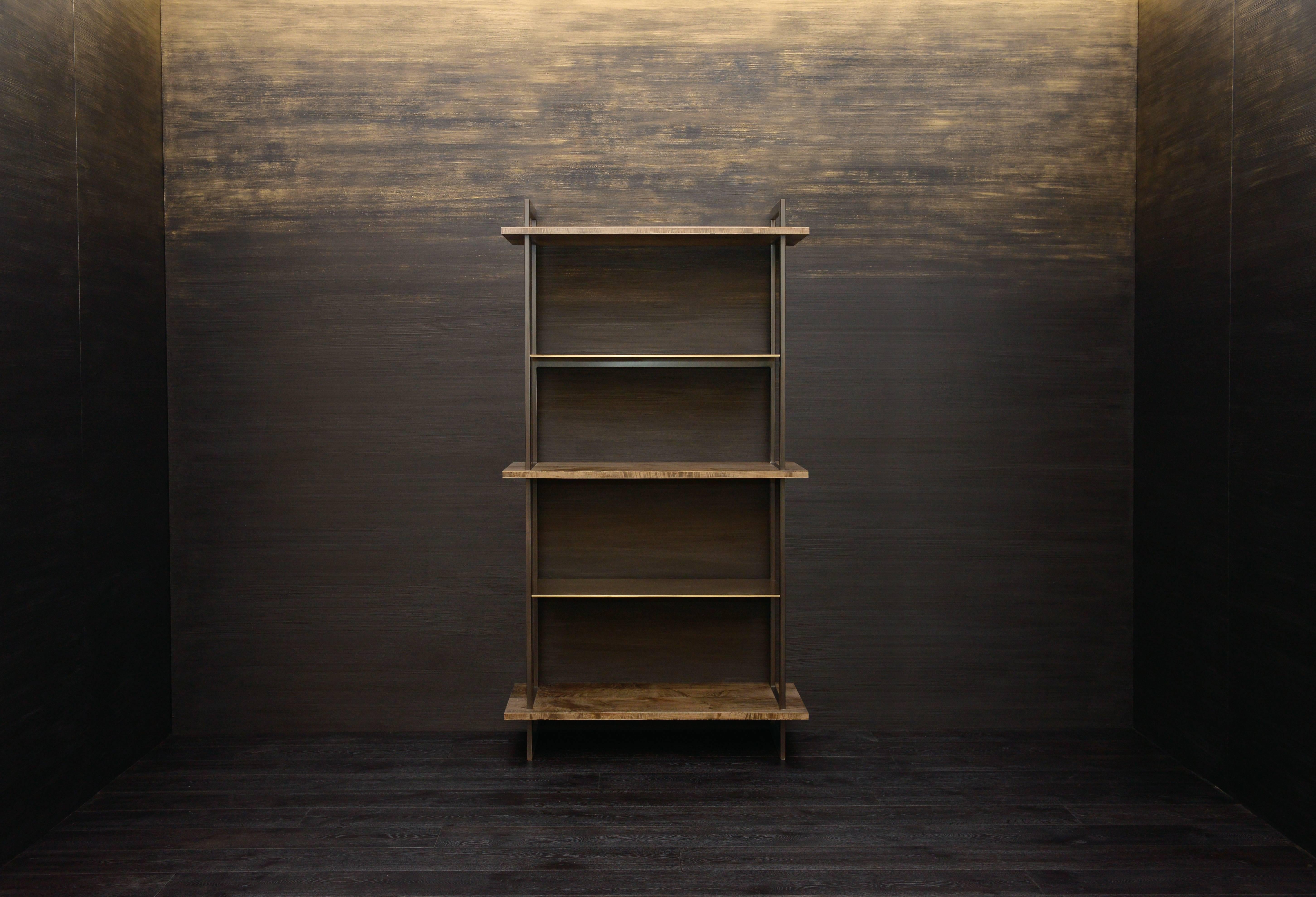 Gotham-Bücherregal – anpassbar aus Holz und Metall (amerikanisch) im Angebot