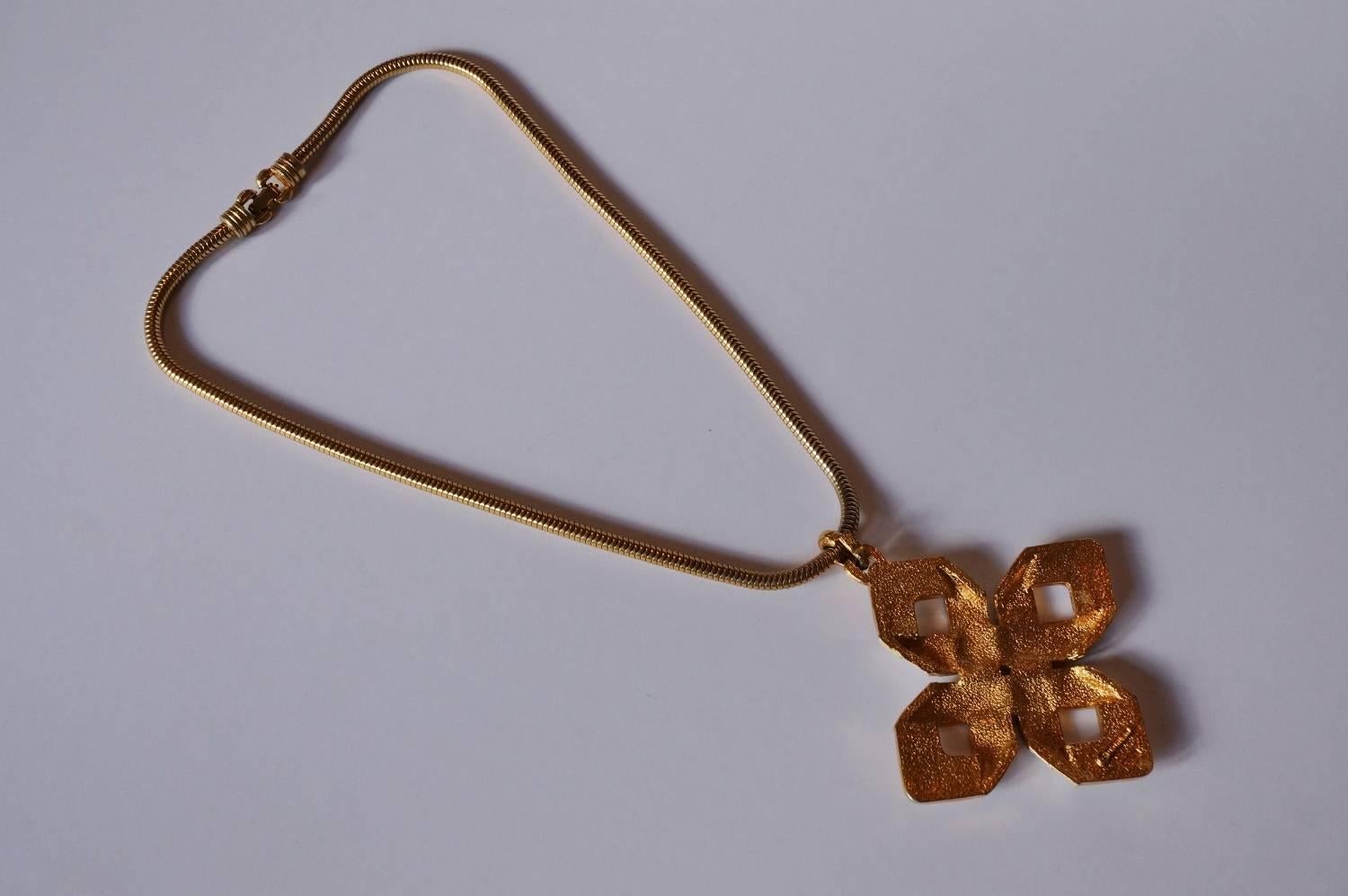 Post-Modern D'Orlan Gold Necklace and Pendant, Enamel Coiled Gilt Chain, 1980s, Canadian For Sale