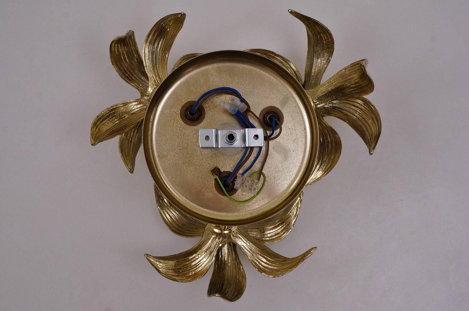 Brass flower light with three flowers in the style of Willy Daro by Massive, circa 1970s, Belgian.

Thoroughly cleaned, fully rewired, in full working order and ready to use.

This vintage ceiling light consists of a group of three gold tone brass