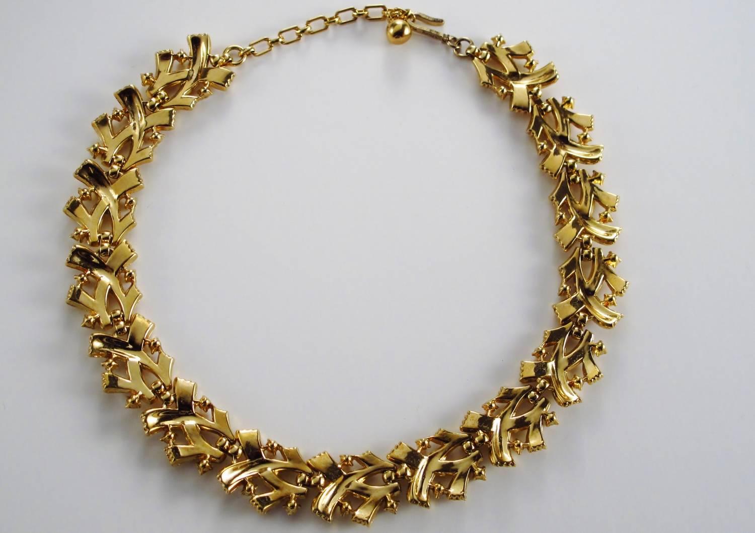 Mid-Century Modern Trifari Vintage Pearl on Gold Tone Necklace, circa 1950s, American For Sale