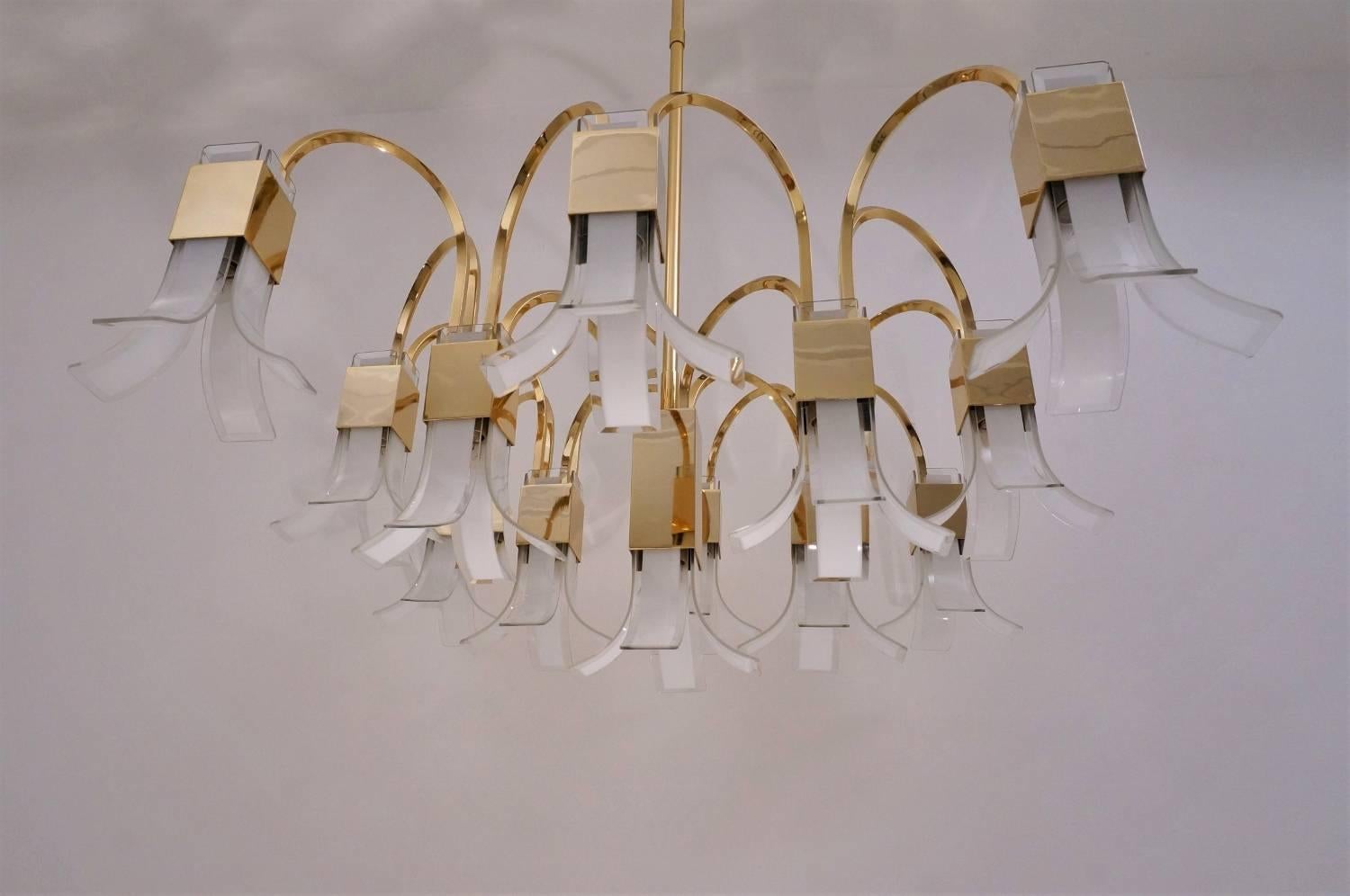 Late 20th Century Sciolari Chandelier Cubic Gold-Plated with Glass Petals, circa 1970s, Italian