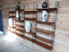 Moderna de mediados de siglo, 1960 Estantería o mueble alto extragrande de teca y metal Tomado