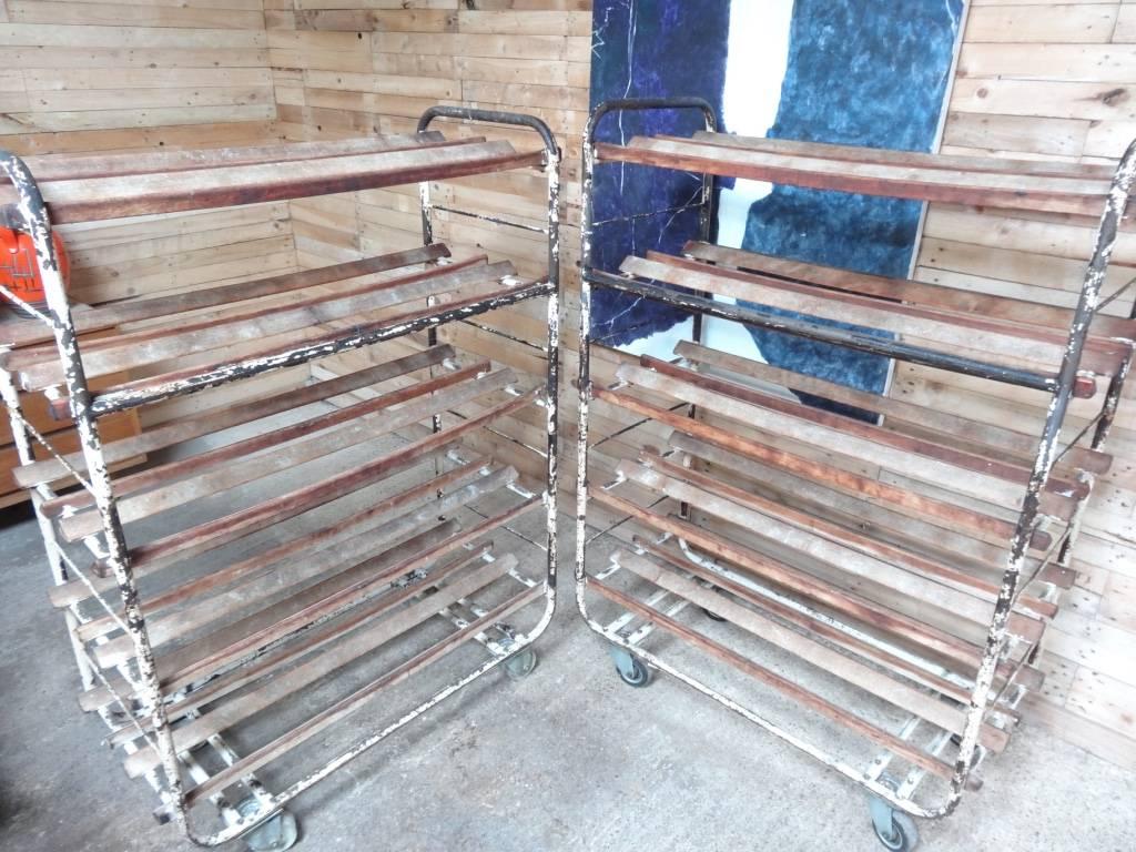 Great industrial look,

1920-1930 original vintage French bread bakery shelving unit bread rack.

This outstanding shelving comes with five shelves, we would suggest to put a glass shelf on the racks to make it a lovely useful storage rack.