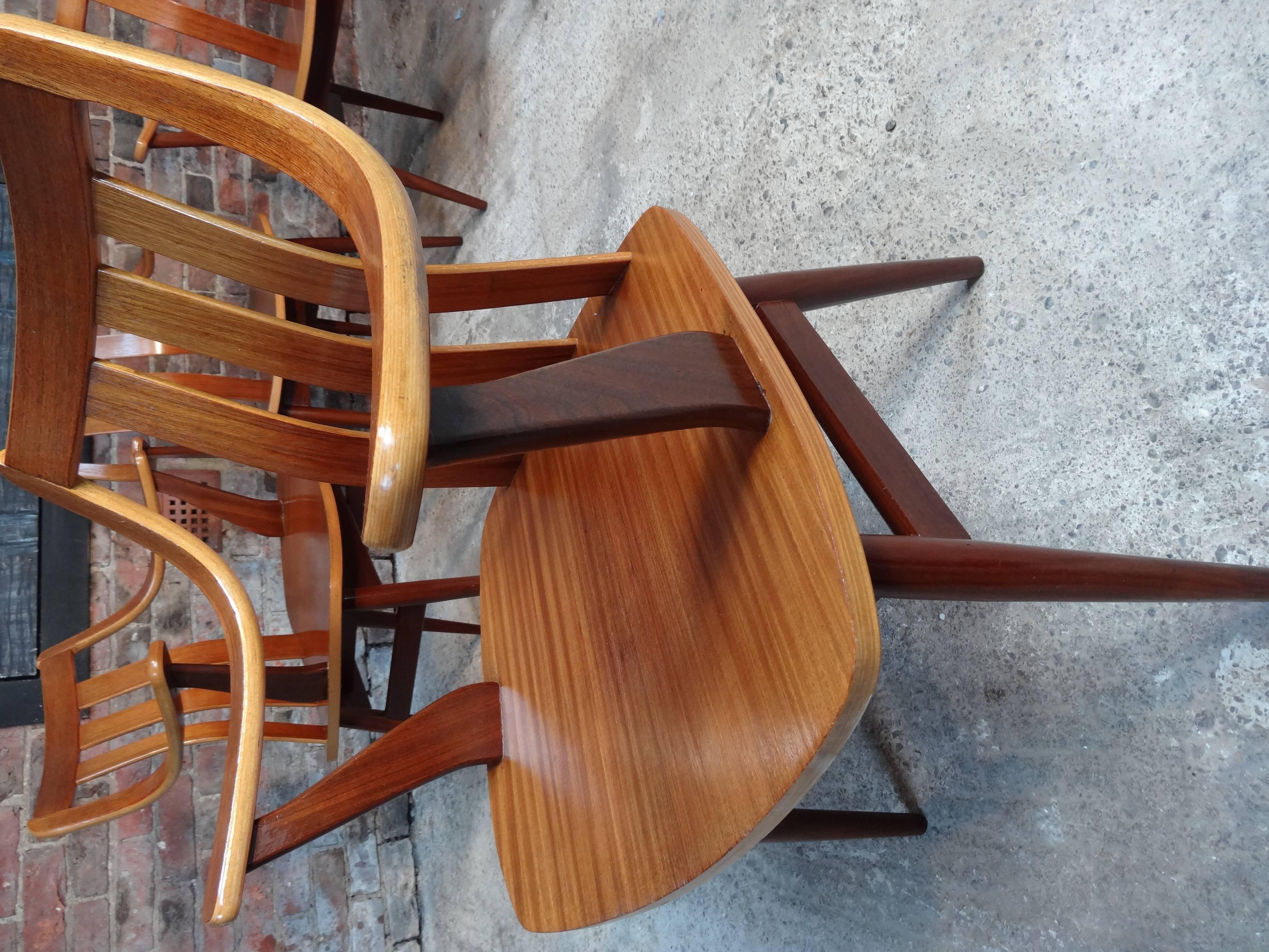 Mid-Century Modern 1960, Vier Designer- Bugholzstühle aus Teakholz im Angebot 3
