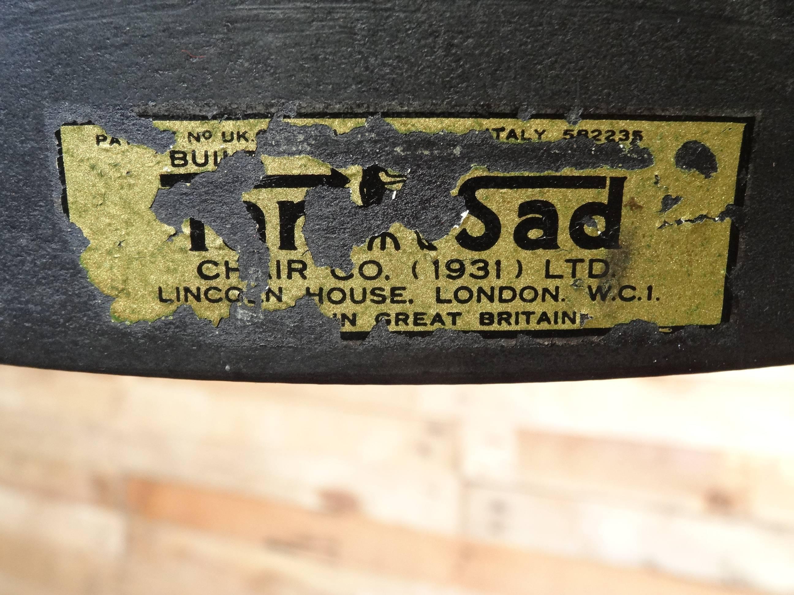 Tan-Sad Chair Co. 1930s Industrial Metal Height Adjustable Sewing Stool (Tabouret de couture en métal réglable en hauteur) Bon état - En vente à Markington, GB