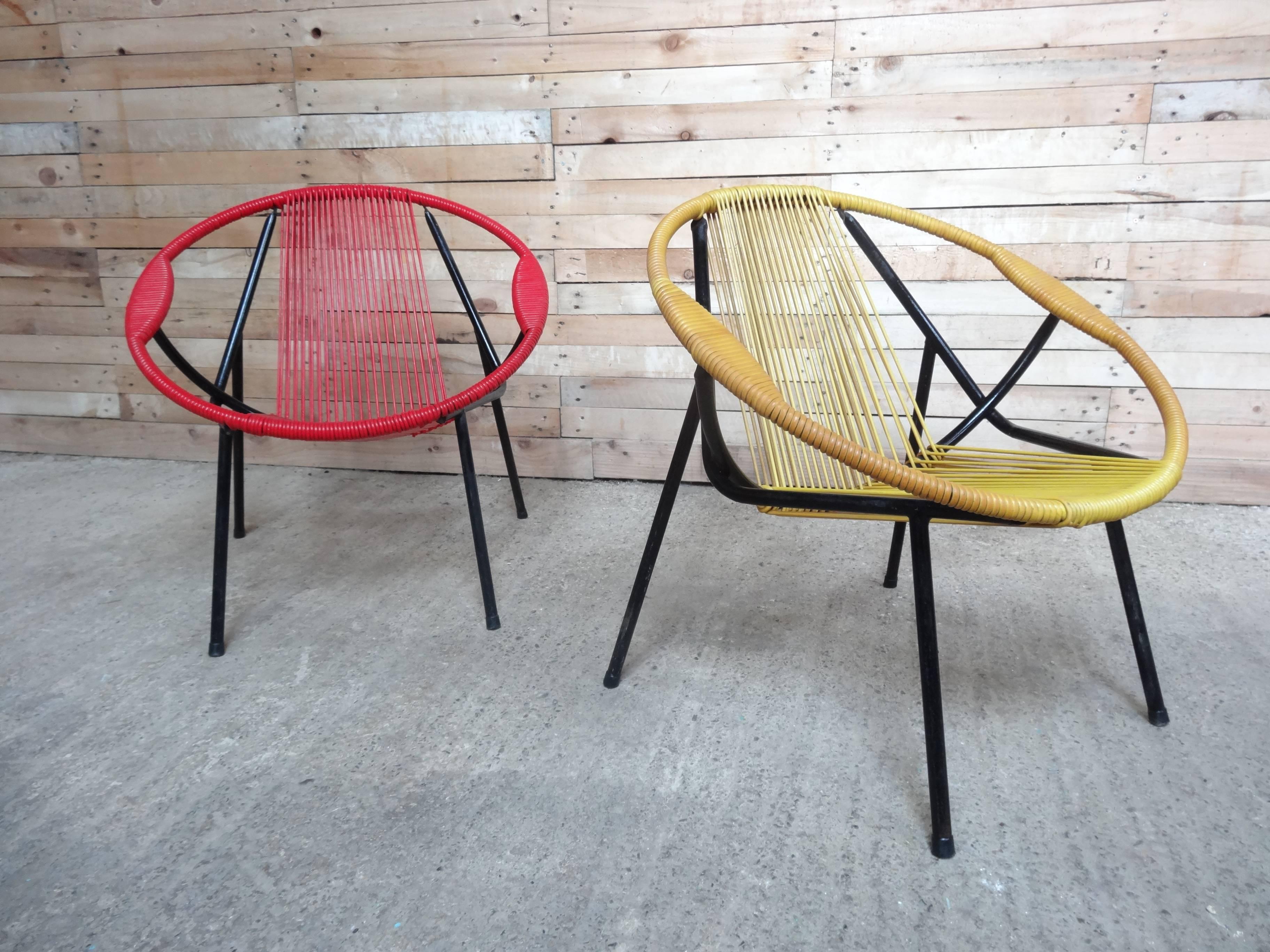 
ensemble de chaises Spaghetti des années 1960, extrêmement recherché, en parfait état. 

 Hauteur du siège : 35cm, hauteur : 66cm, profondeur : 66cm, largeur : 66cm.

