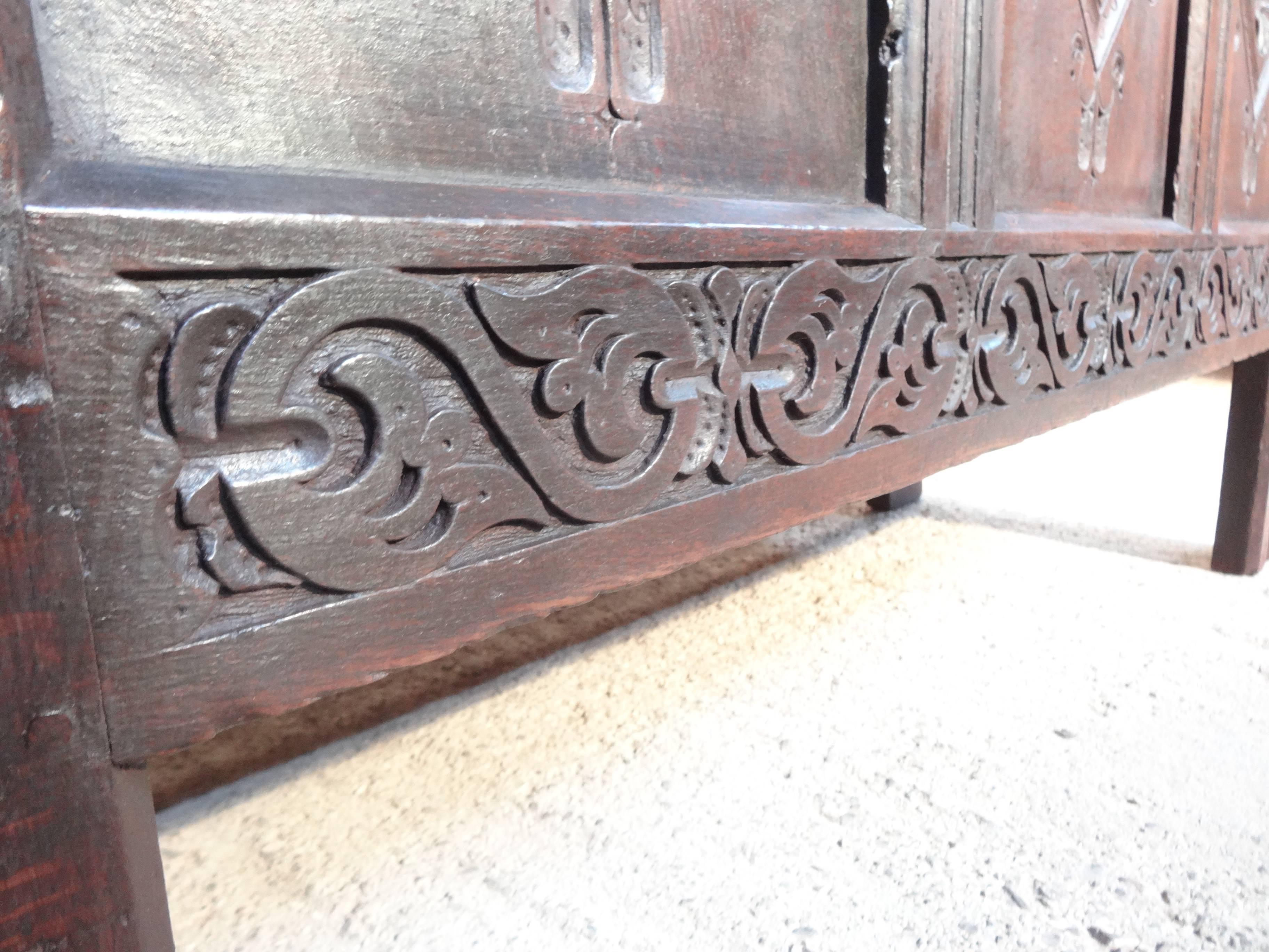 Exceptional Late 17th Century Oak Mule Chest, England, circa 1680 2