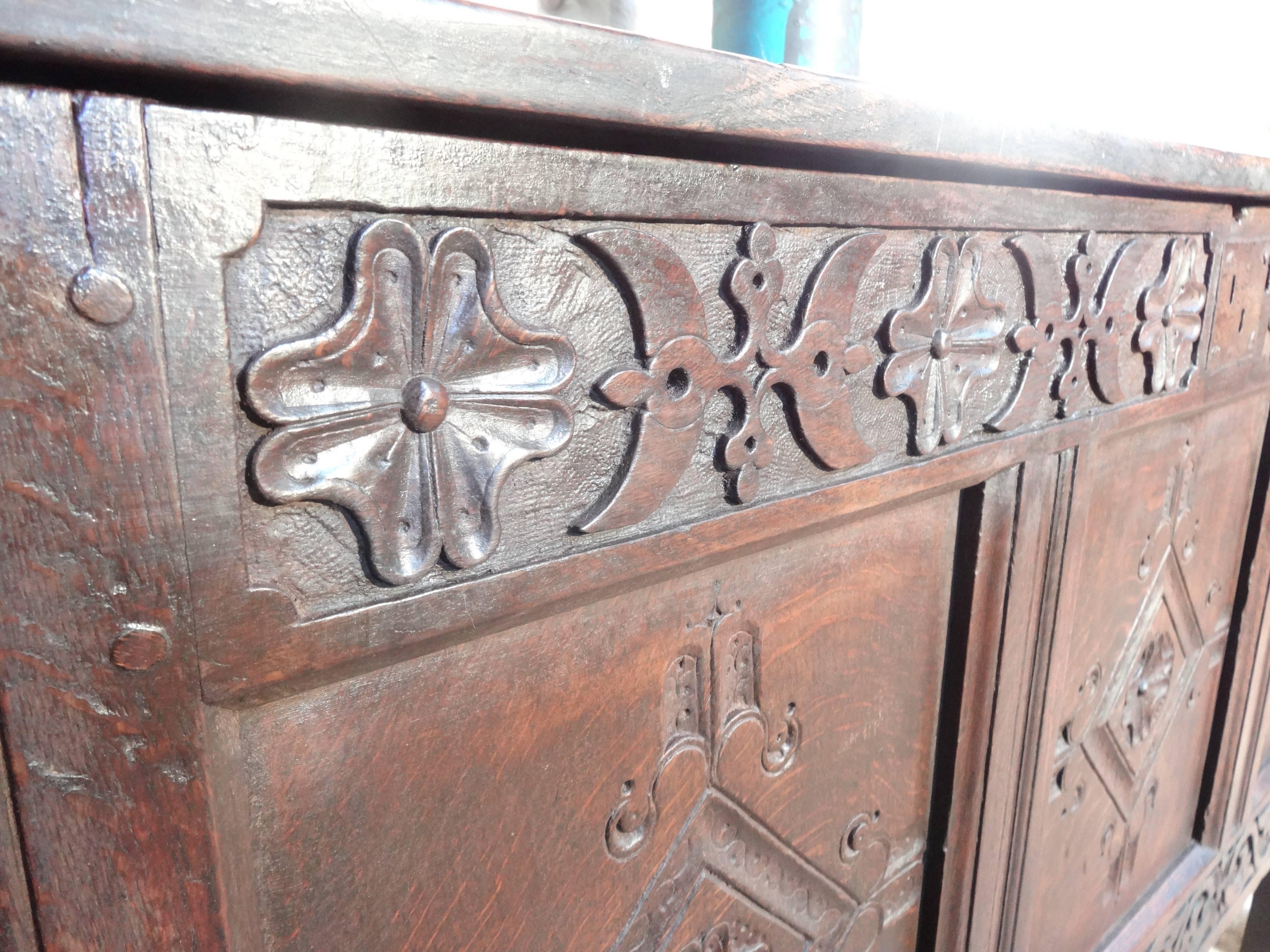 Exceptional Late 17th Century Oak Mule Chest, England, circa 1680 3