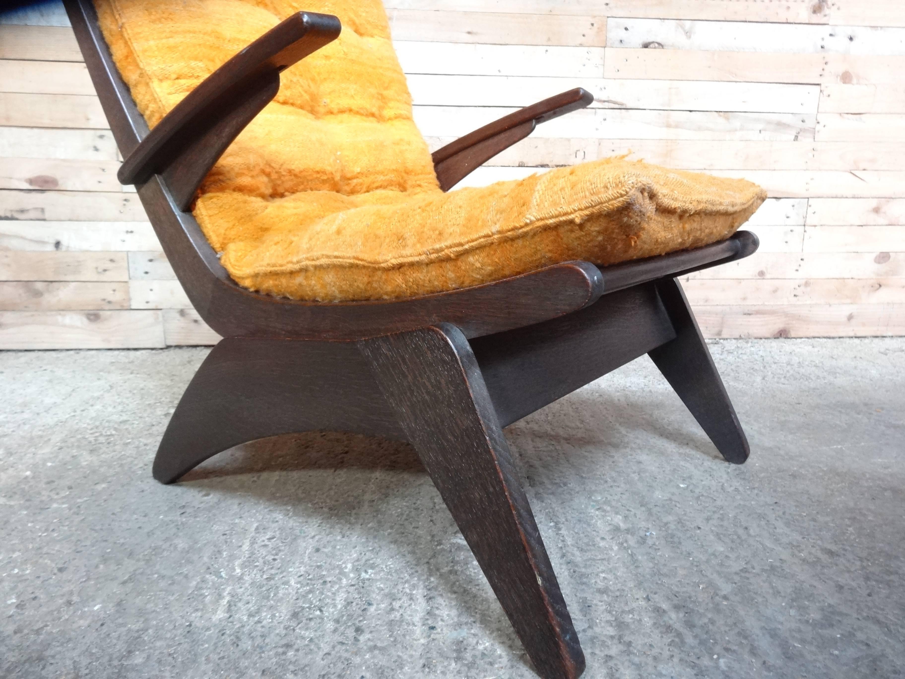 A super rare Wim van Gelderen for Spectrum 1950s lounge chair, we have two of these chairs available! your possibility to buy a designer iconic chair. The seat cover can do with reupholstering, current cover is totally original for the 1950s.