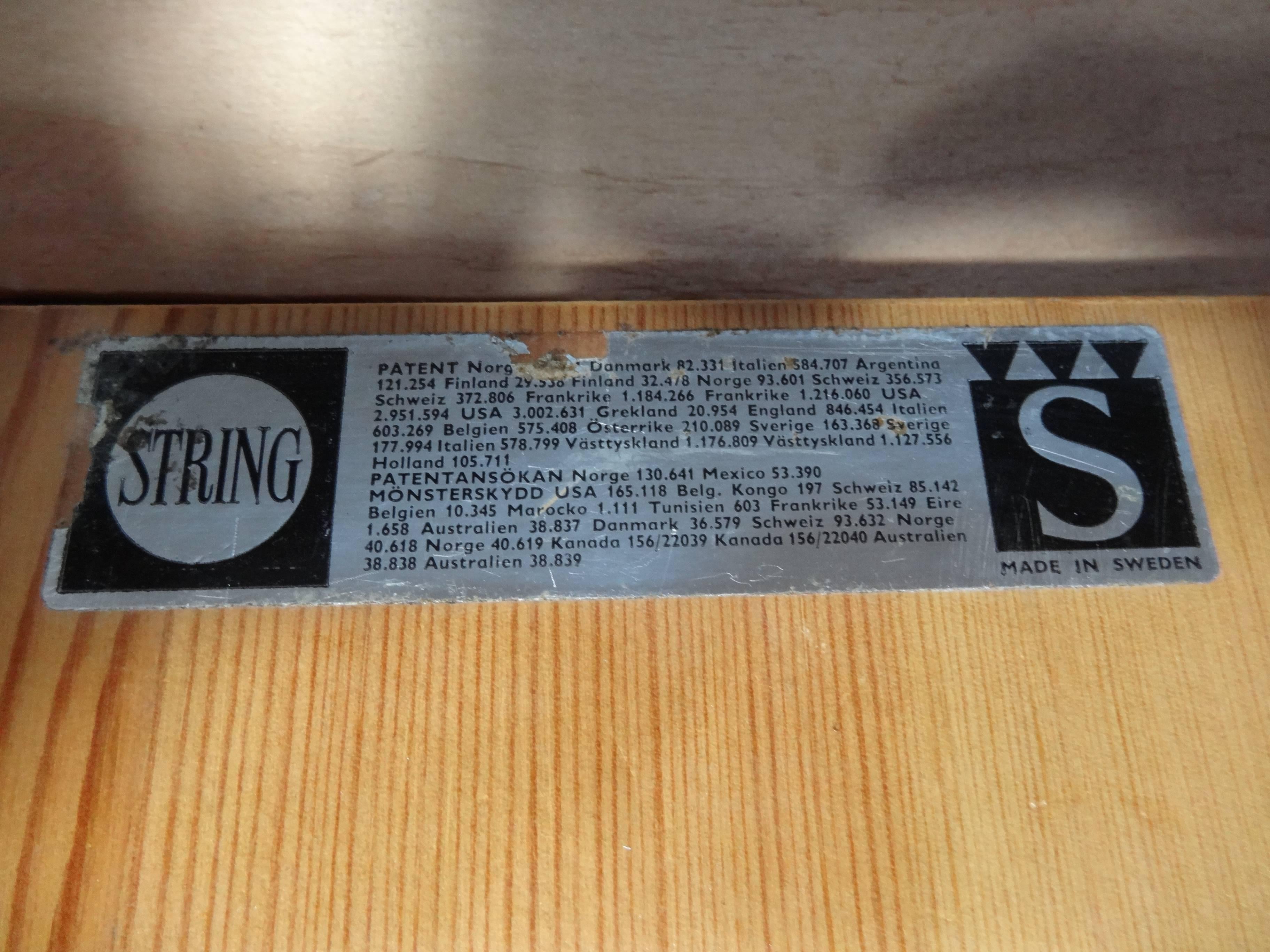 Großer Wandregalschrank von Nisse Strinning für String, 1960er Jahre im Zustand „Gut“ im Angebot in Markington, GB