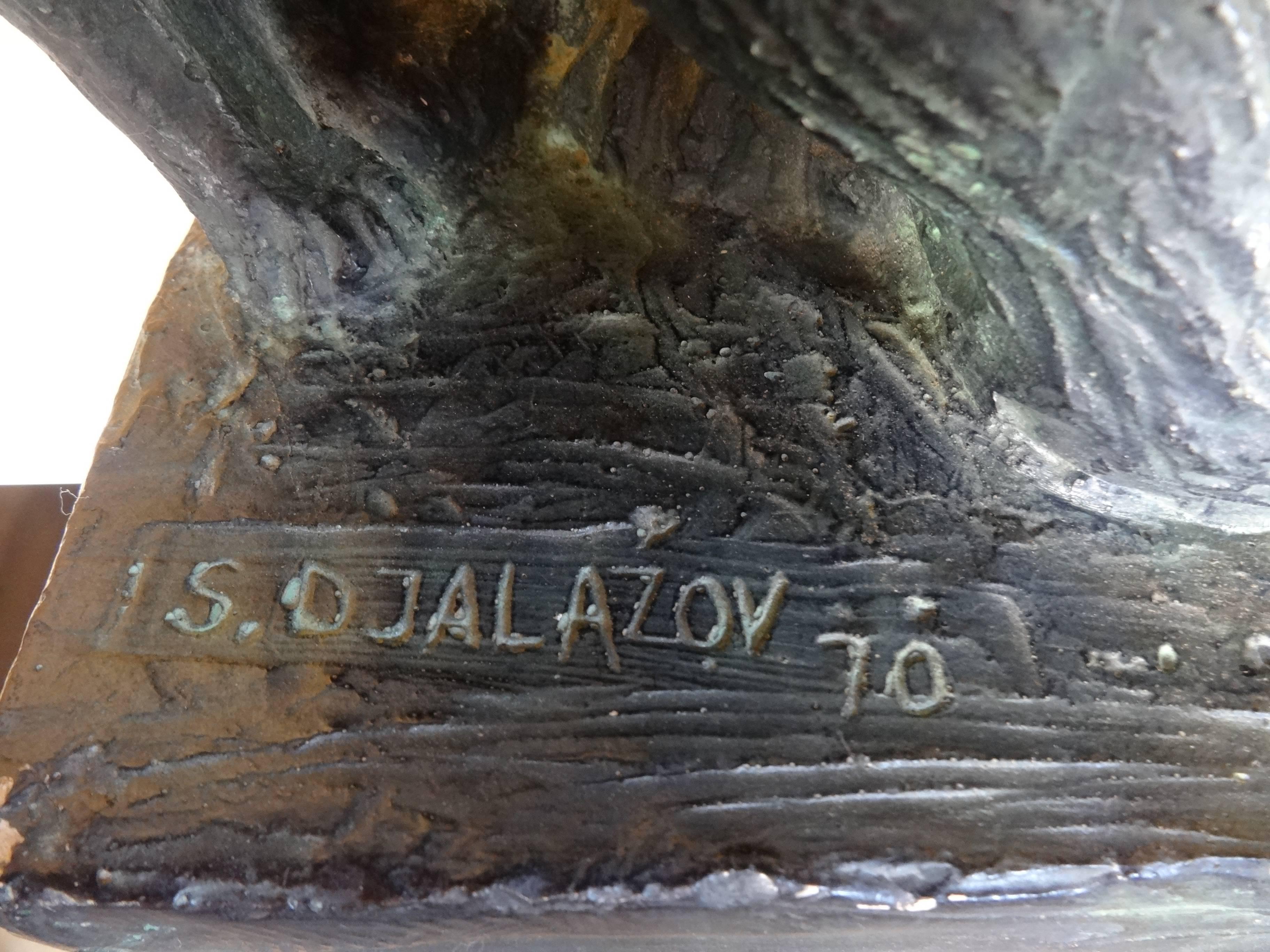 S. Djalazov Scultura alta di gatti in gesso datata 1970, firmata in vendita 3