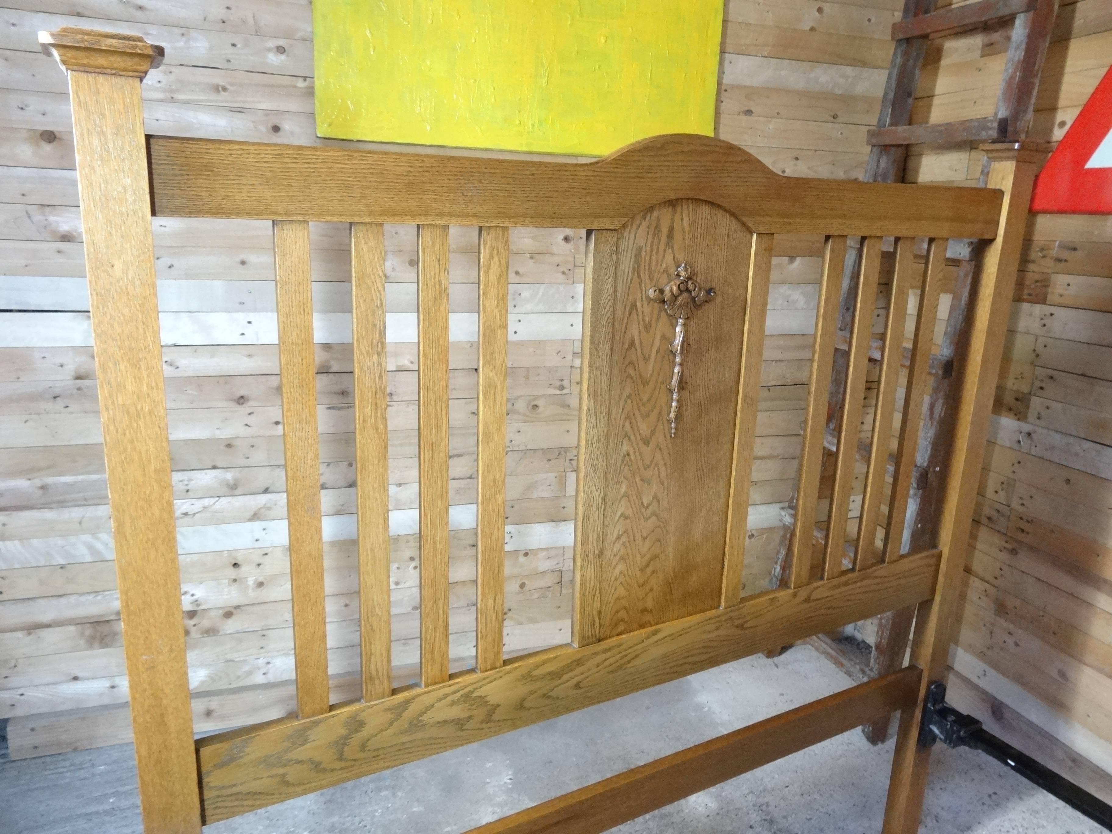 Stunning Antique Arts & Craft Solid Oak Double Bed In Good Condition In Markington, GB