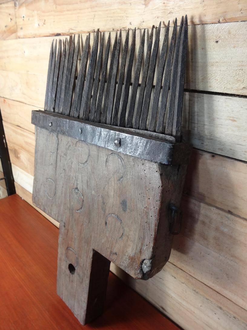 Néerlandais Outil ancien de rayure en flanelle du 17ème siècle pour la fabrication de lin en vente