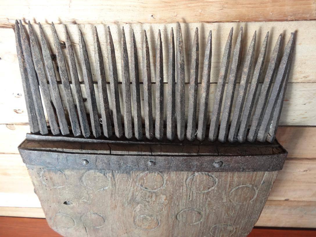 Antikes Flax-Streifenwerkzeug für die Leinenherstellung aus dem 17. Jahrhundert (Niederländisch Kolonial) im Angebot
