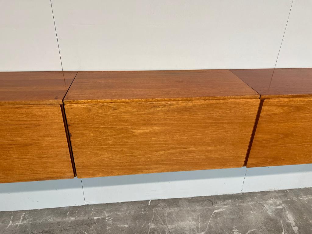 Exceptional Totally Free-Hanging XL Teak 1960 Retro Sideboard / Credenza In Good Condition For Sale In Markington, GB
