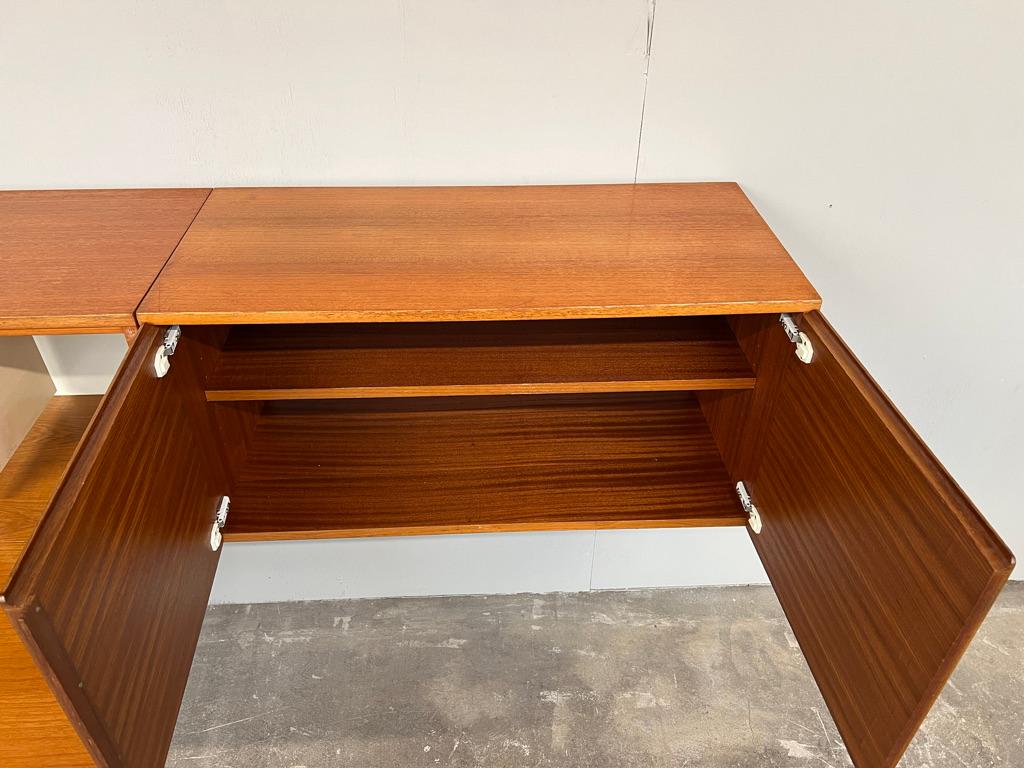 Exceptional Totally Free-Hanging XL Teak 1960 Retro Sideboard / Credenza For Sale 5
