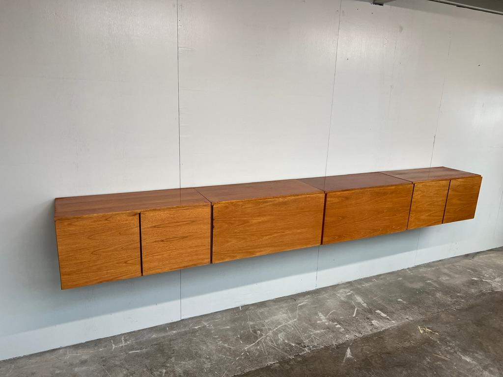 Exceptional Totally Free-Hanging XL Teak 1960 Retro Sideboard / Credenza For Sale 4