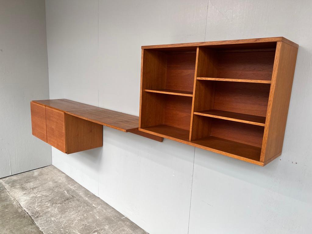 Exceptional Totally Free-Hanging Teak 1960 Retro Sideboard/Desk/Cocktail cabinet In Good Condition For Sale In Markington, GB