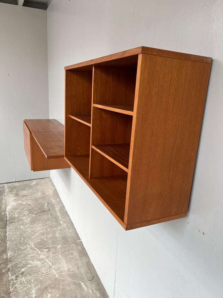 20th Century Exceptional Totally Free-Hanging Teak 1960 Retro Sideboard/Desk/Cocktail cabinet For Sale