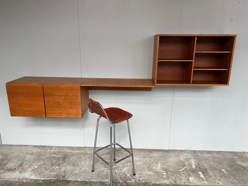 Exceptional Totally Free-Hanging Teak 1960 Retro Sideboard/Desk/Cocktail cabinet For Sale 1