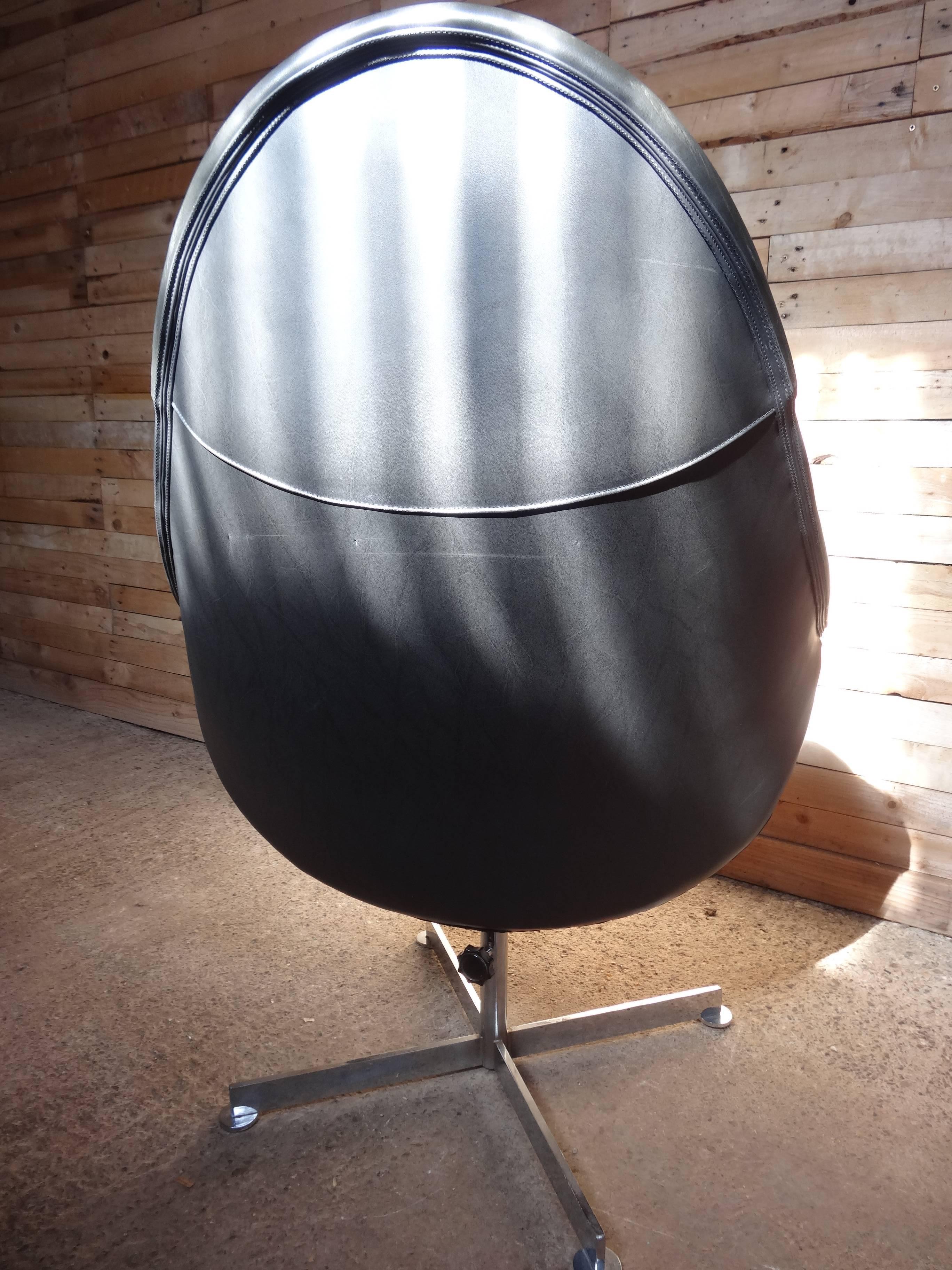 Mid-Century Modern 1960s Dark Grey/Black Rohe Noorwolde Leather Egg Chair in Mint Condition (Chaise à œuf en cuir gris foncé/noir en parfait état) en vente