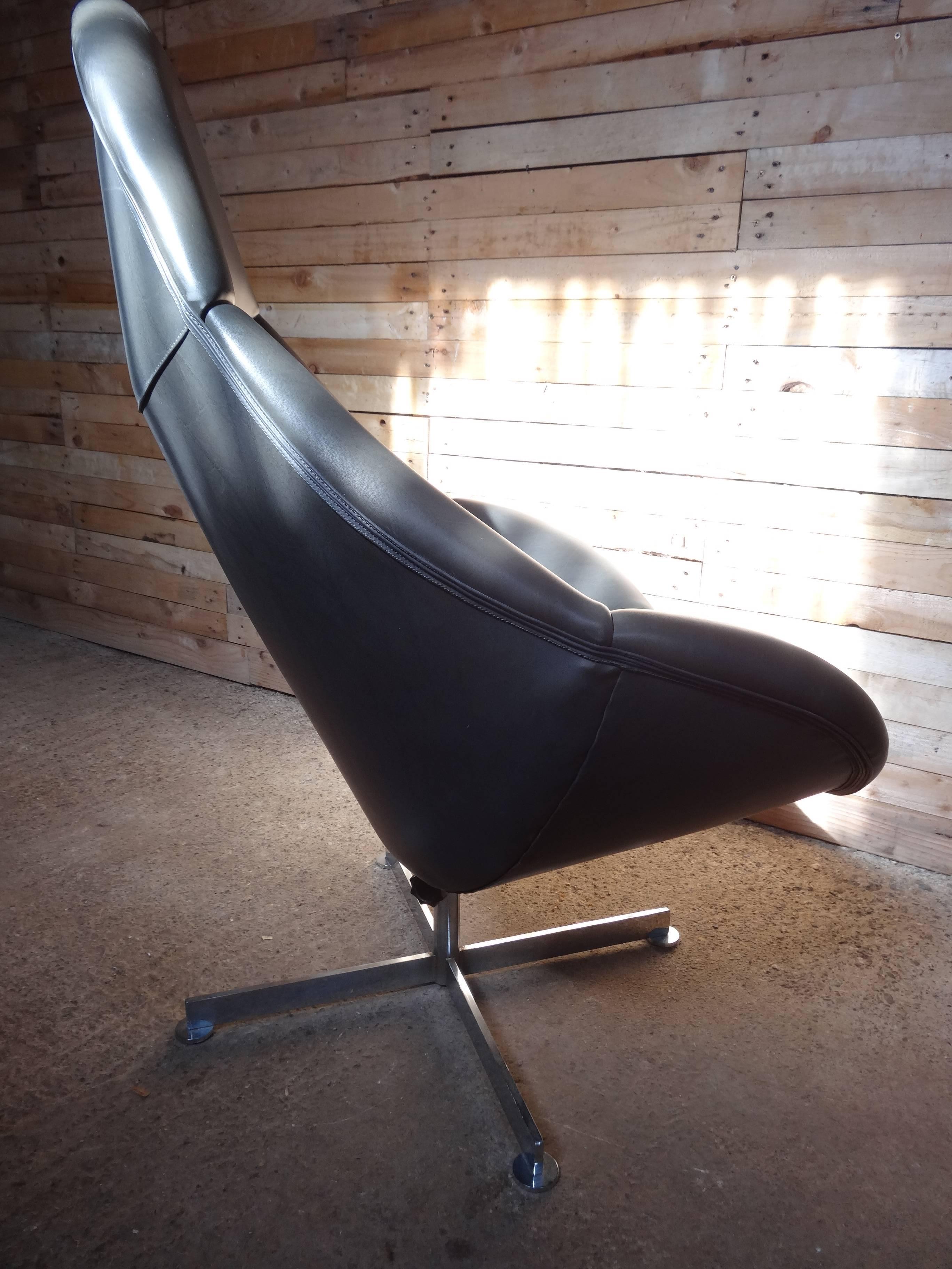 Néerlandais 1960s Dark Grey/Black Rohe Noorwolde Leather Egg Chair in Mint Condition (Chaise à œuf en cuir gris foncé/noir en parfait état) en vente